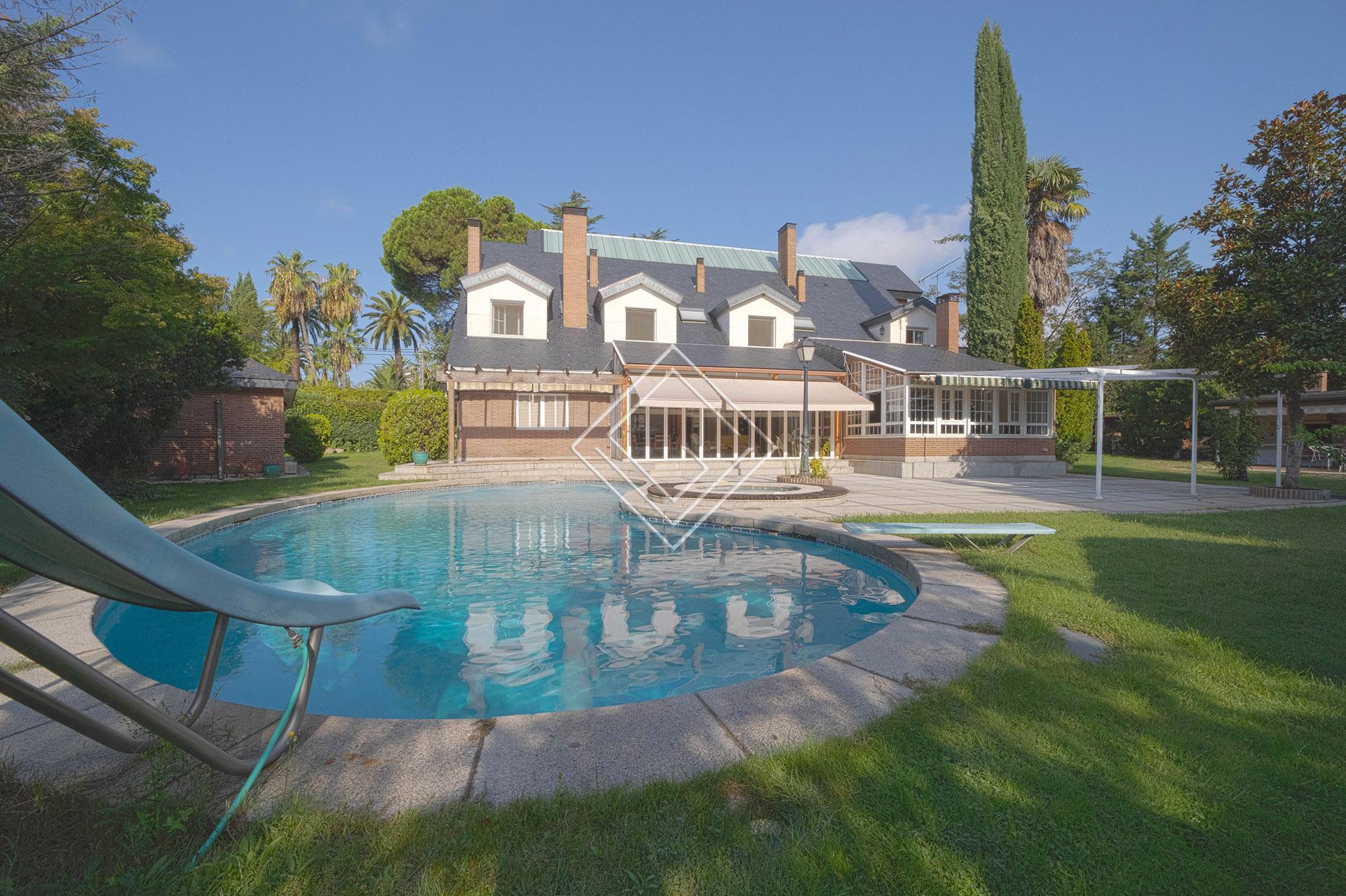 Casa Independiente con piscina y pádel en la Florida 