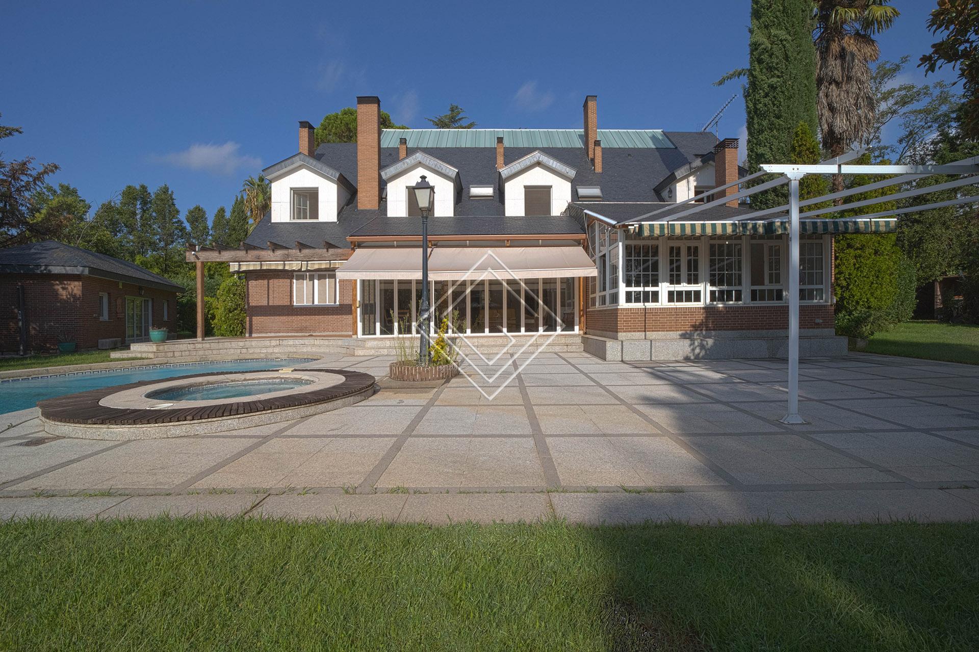 Casa Independiente con piscina y pádel en la Florida 