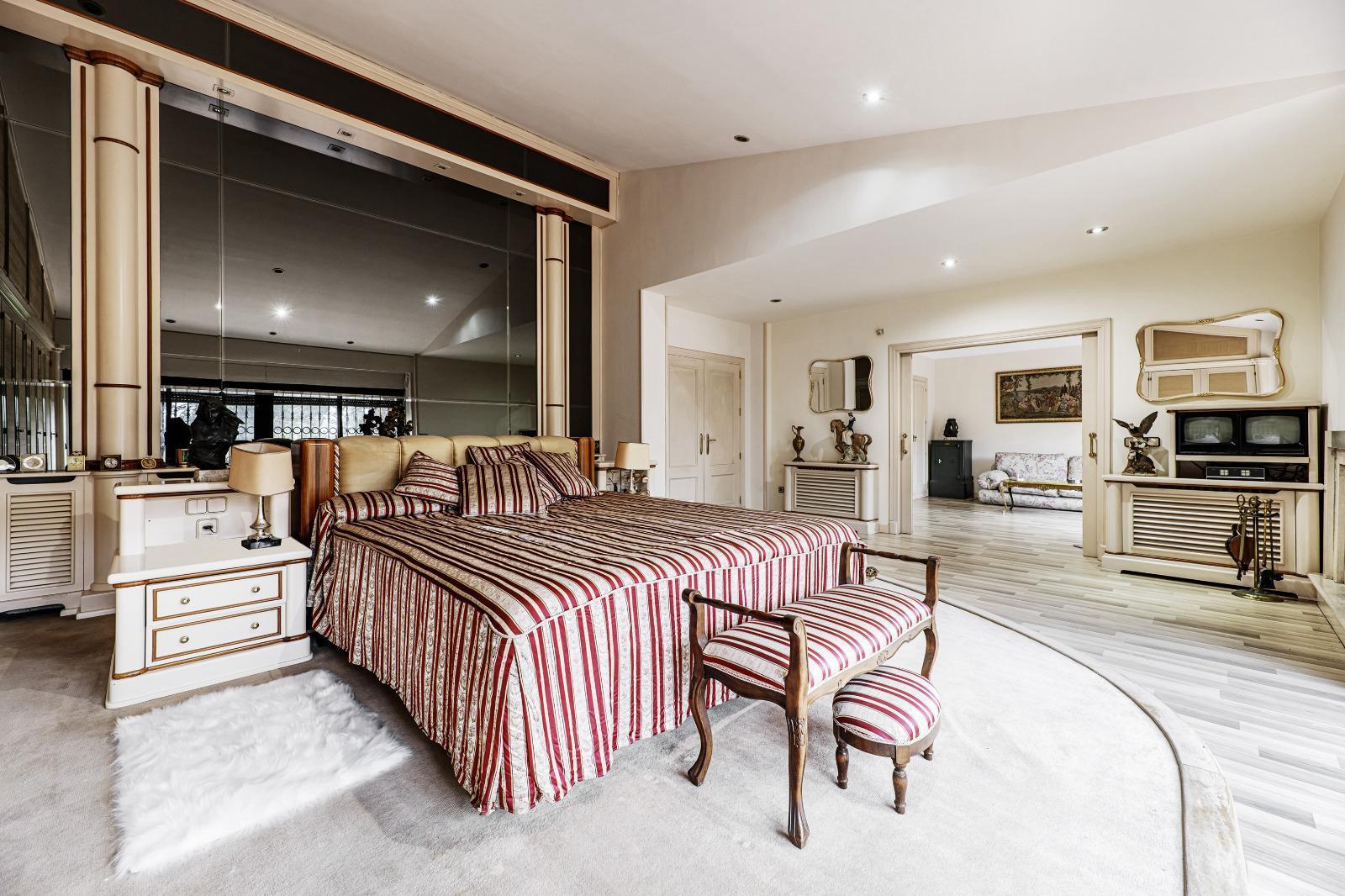 Espectacular casa en parcela de hectárea en la mejor zona de La Moraleja 