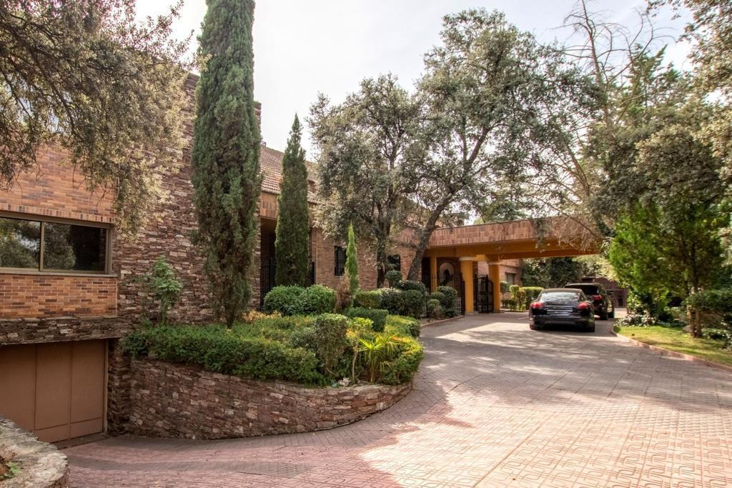 Espectacular casa en parcela de hectárea en la mejor zona de La Moraleja 