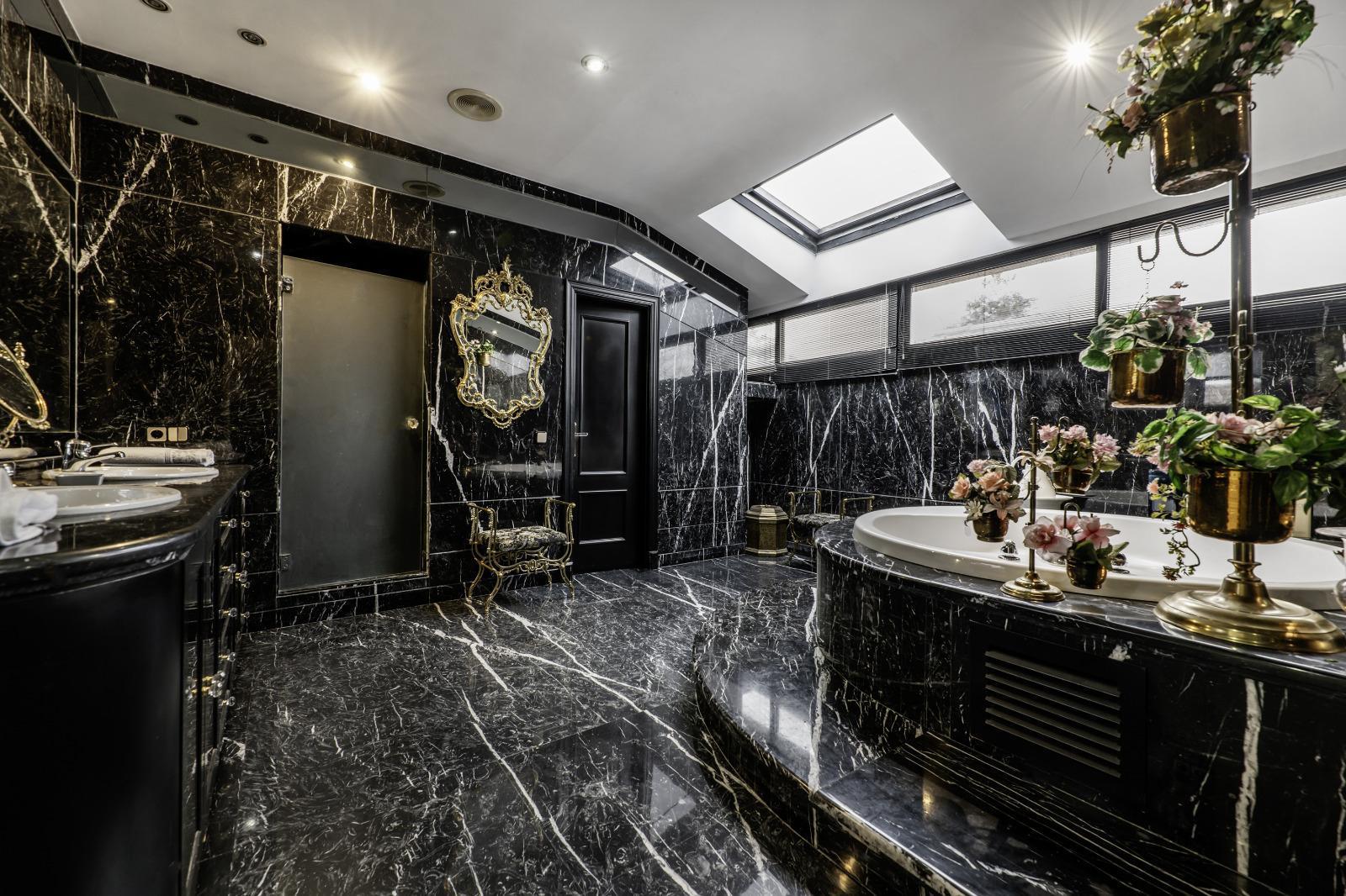 Espectacular casa en parcela de hectárea en la mejor zona de La Moraleja 