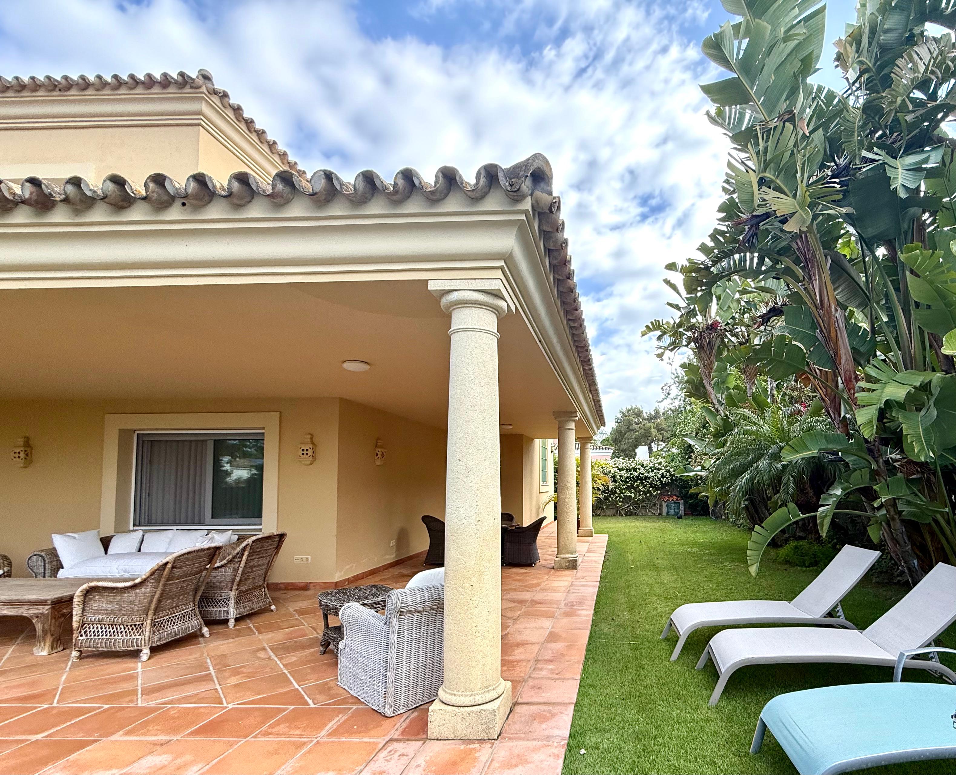 Casa amueblada independiente con piscina muy cerca de la playa en Vistahermosa