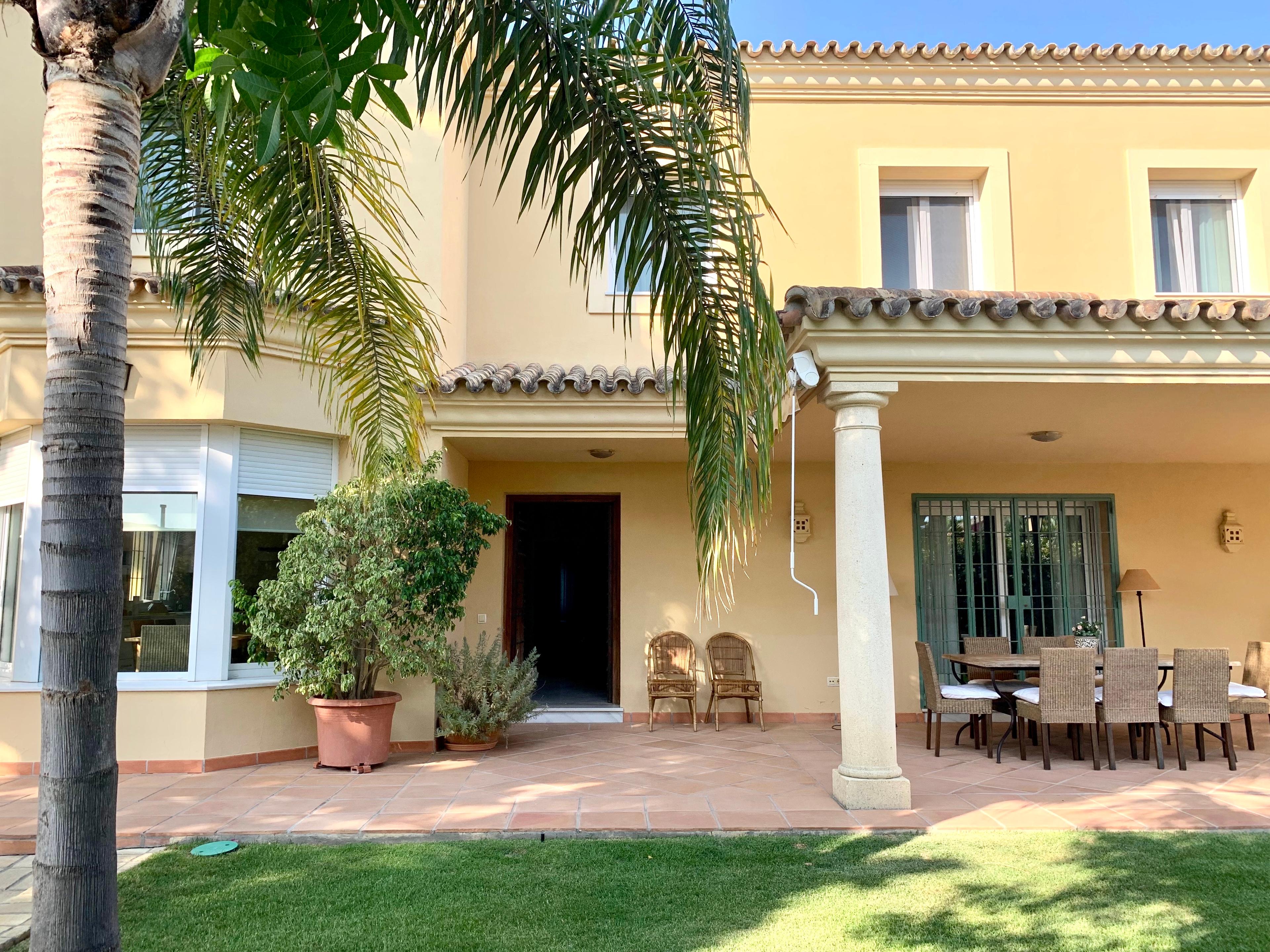 Casa amueblada independiente con piscina muy cerca de la playa en Vistahermosa