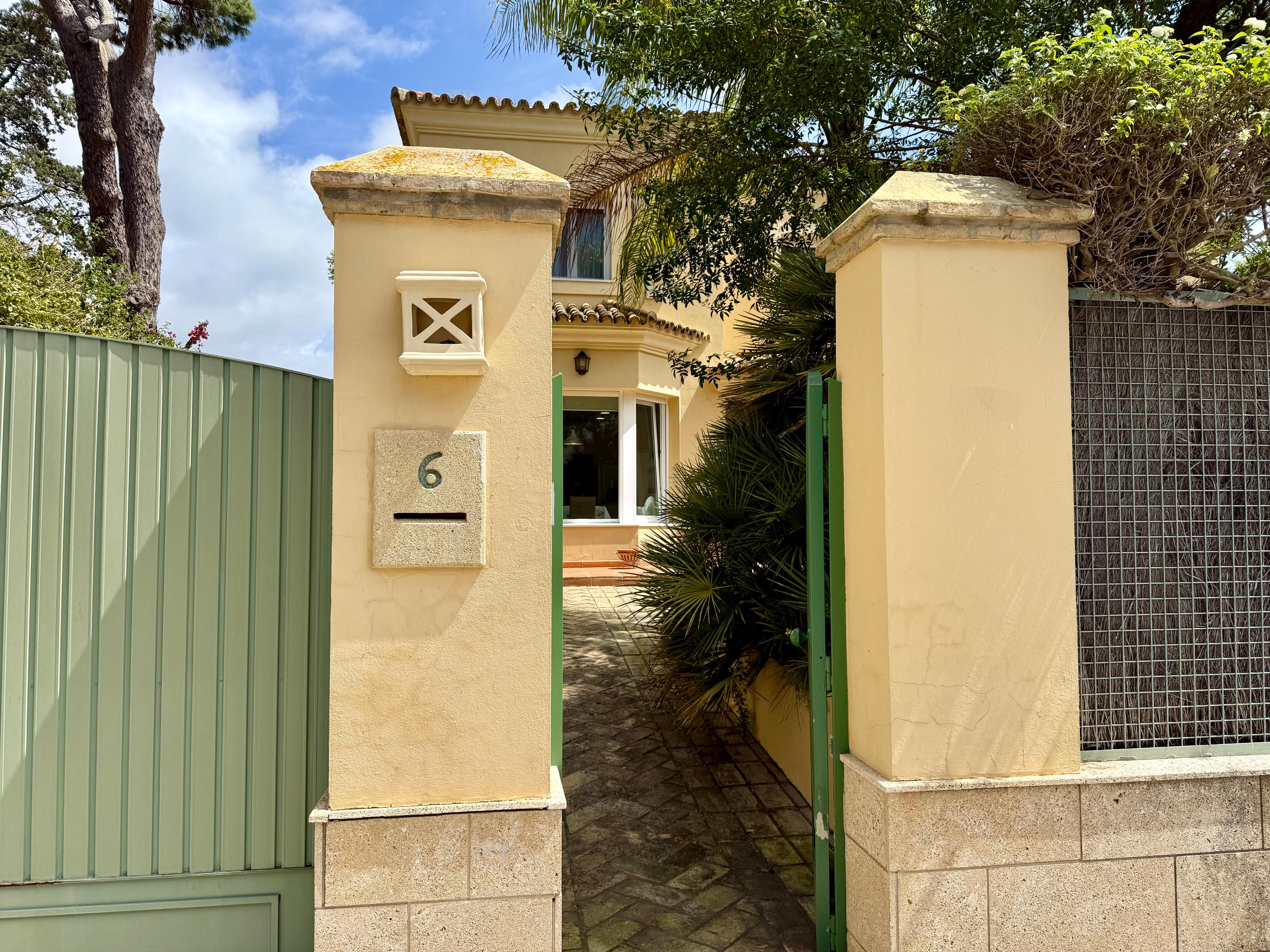 Casa amueblada independiente con piscina muy cerca de la playa en Vistahermosa