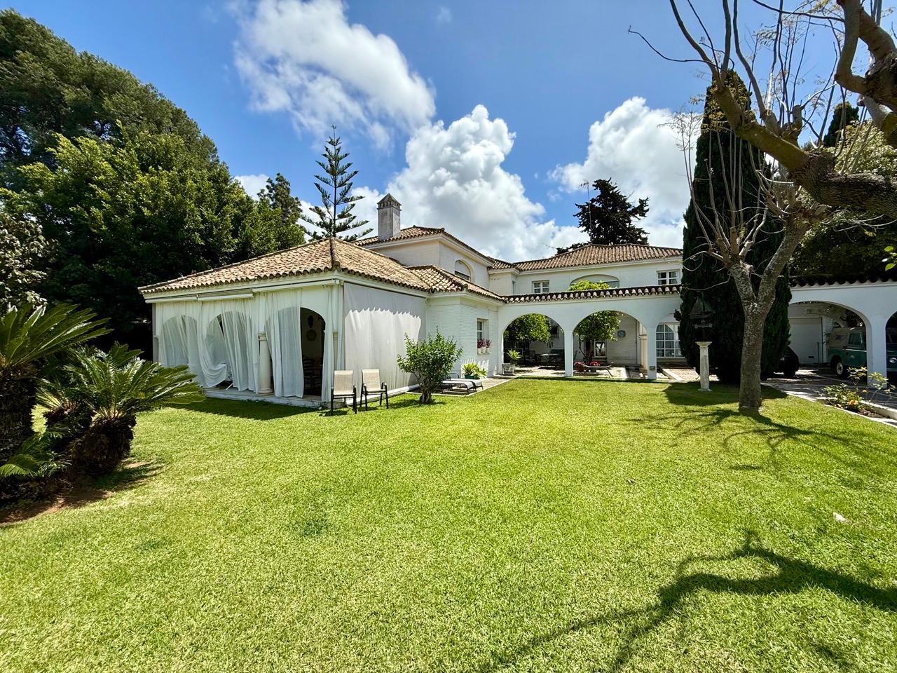 Casa independiente en parcela de 1600 m en la mejor zona de Vistahermosa 