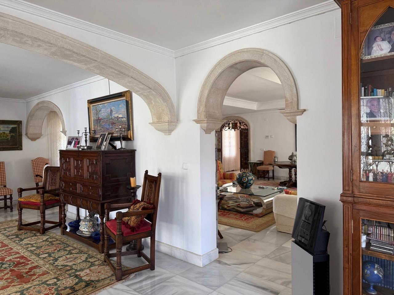 Casa independiente en parcela de 1600 m en la mejor zona de Vistahermosa 