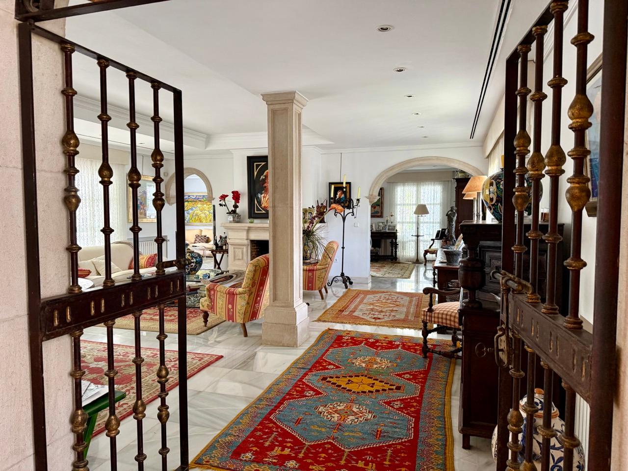 Casa independiente en parcela de 1600 m en la mejor zona de Vistahermosa 