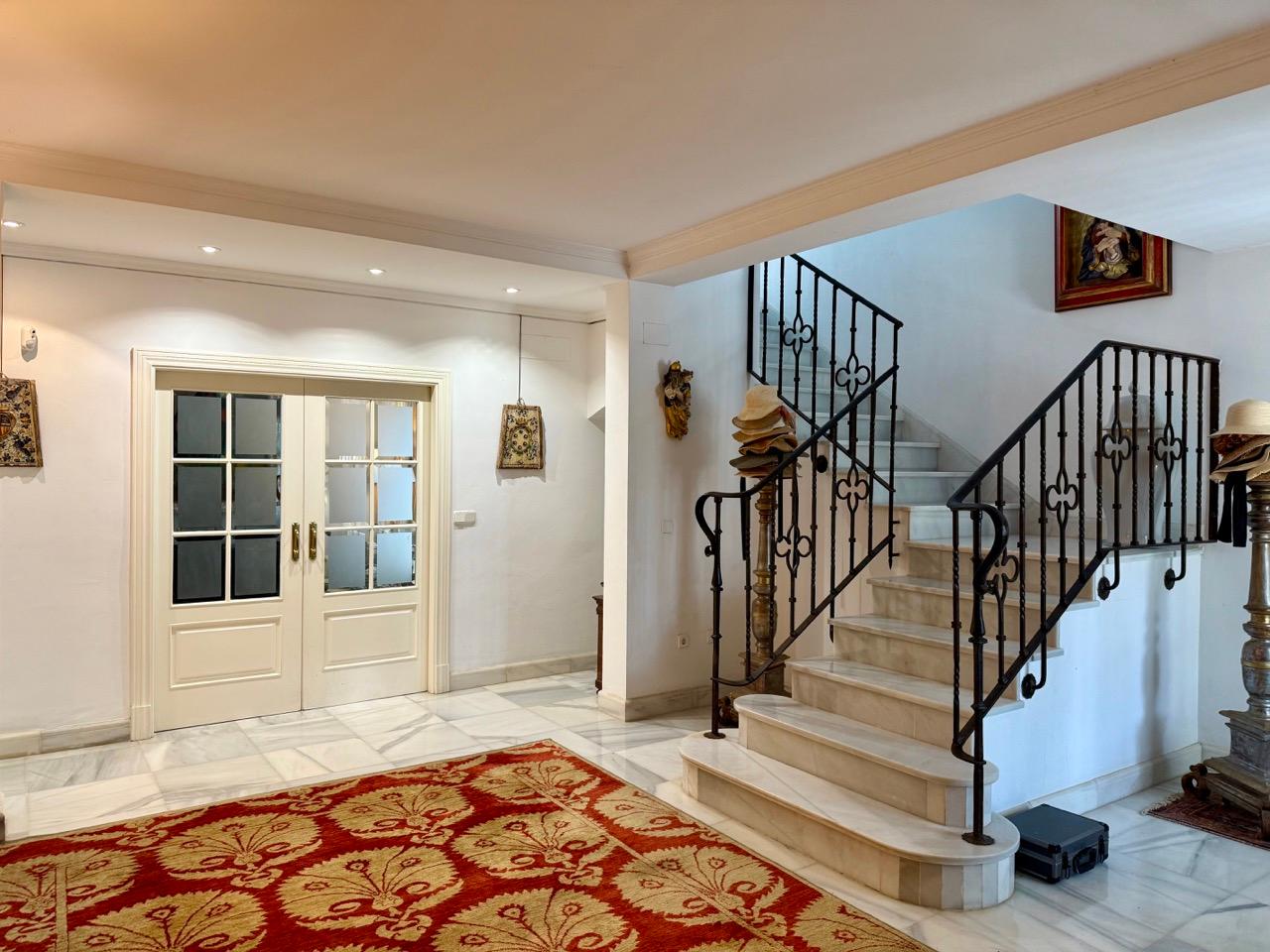 Casa independiente en parcela de 1600 m en la mejor zona de Vistahermosa 