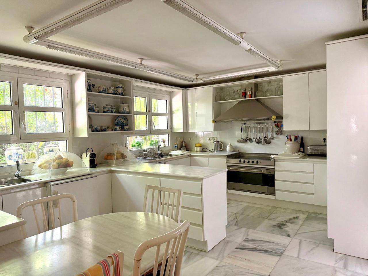 Casa independiente en parcela de 1600 m en la mejor zona de Vistahermosa 