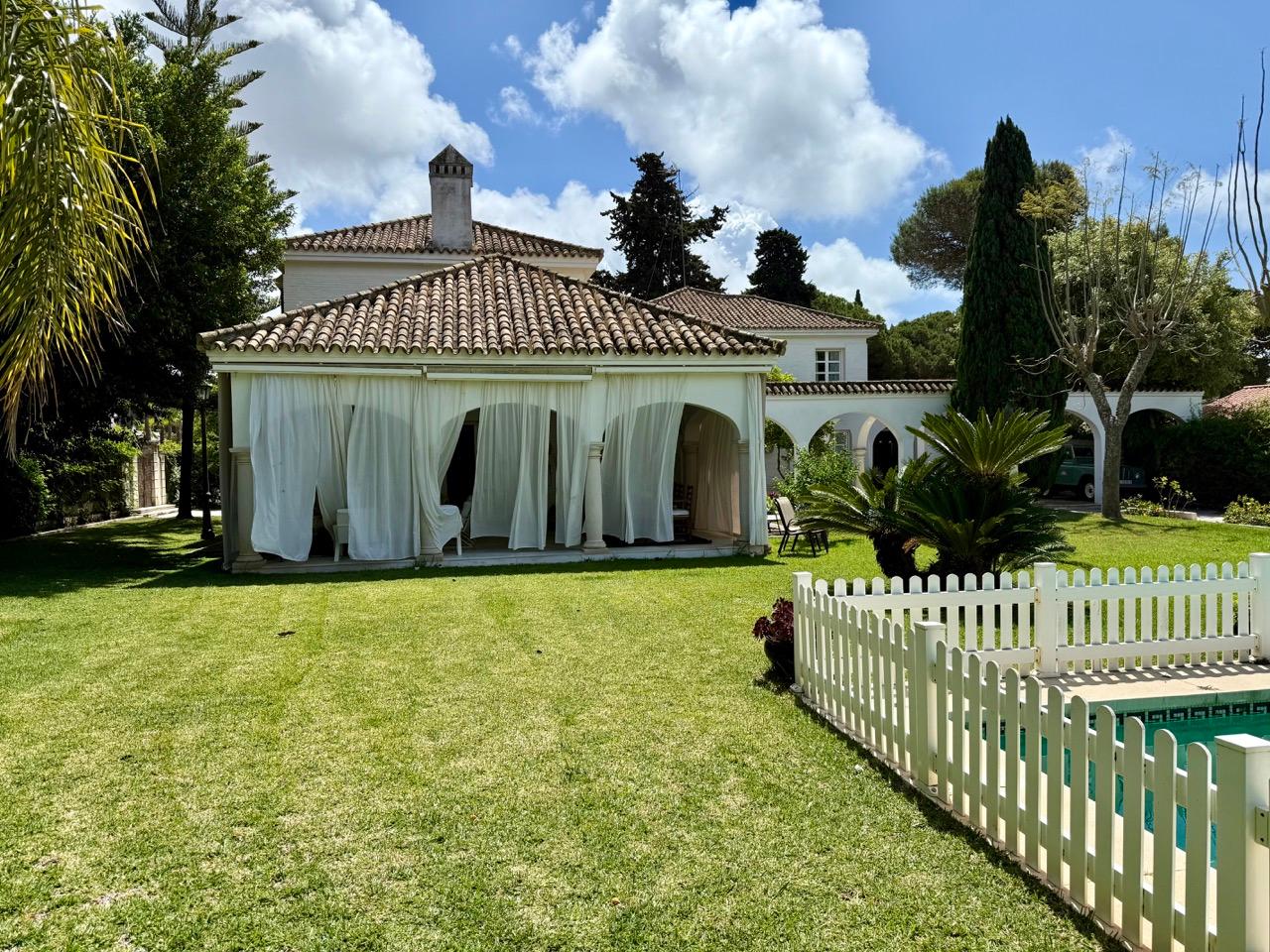 Casa independiente en parcela de 1600 m en la mejor zona de Vistahermosa 