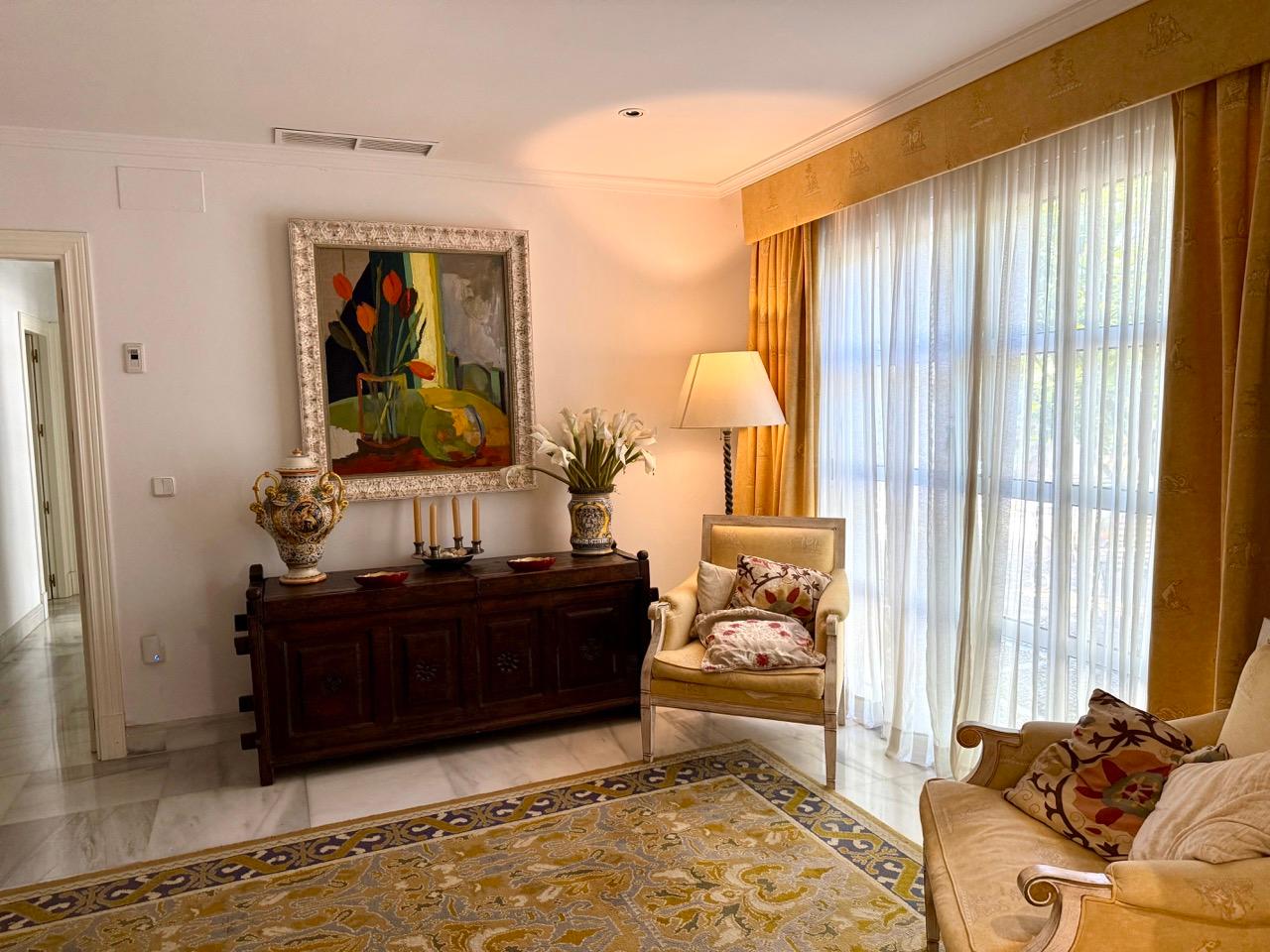 Casa independiente en parcela de 1600 m en la mejor zona de Vistahermosa 