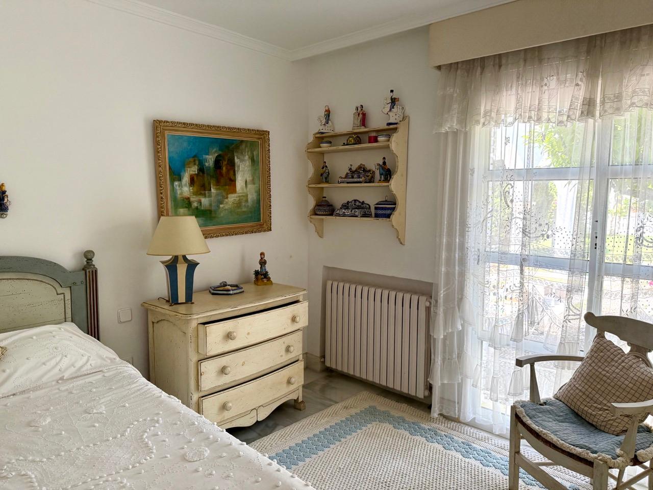 Casa independiente en parcela de 1600 m en la mejor zona de Vistahermosa 