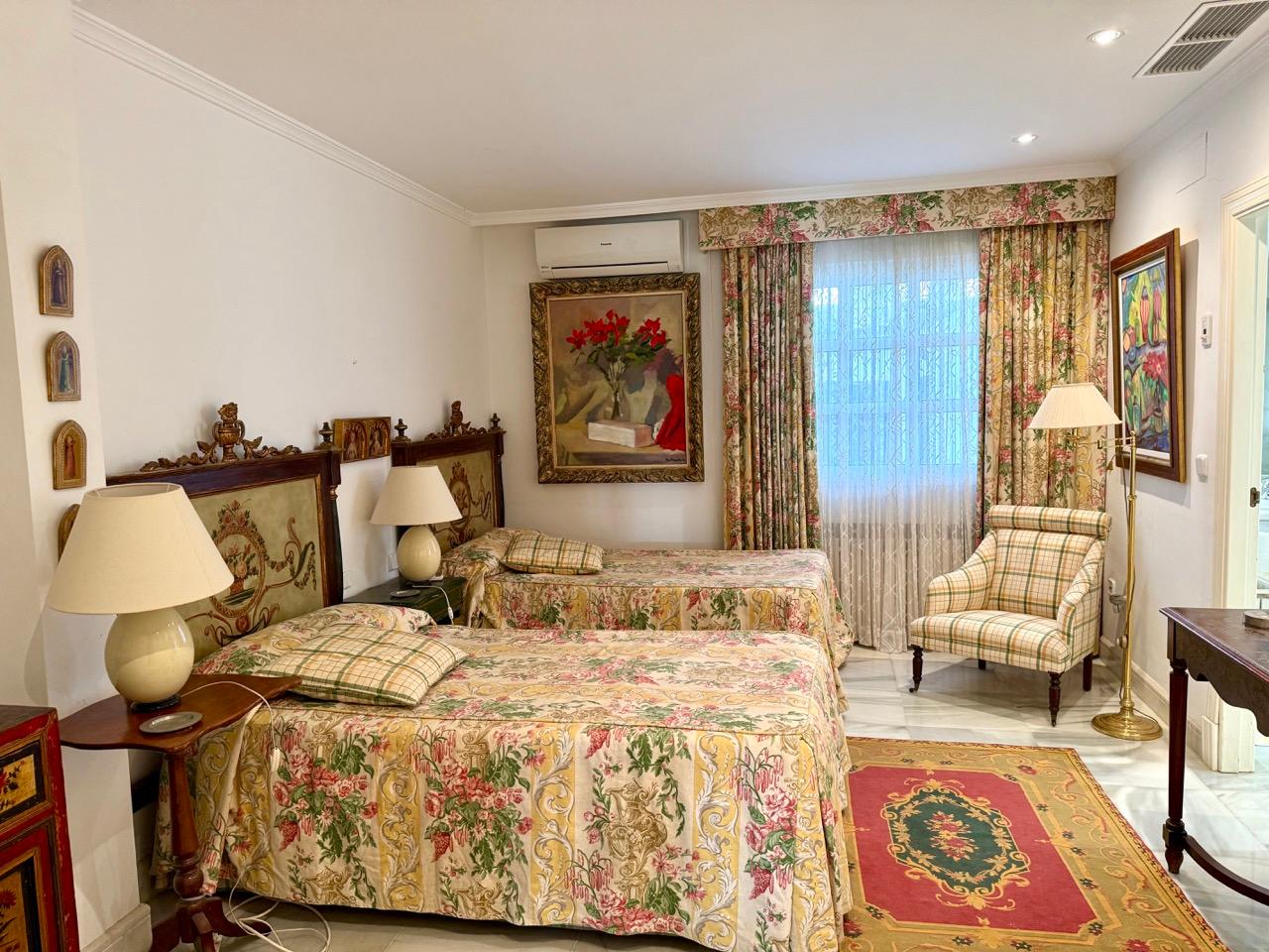 Casa independiente en parcela de 1600 m en la mejor zona de Vistahermosa 
