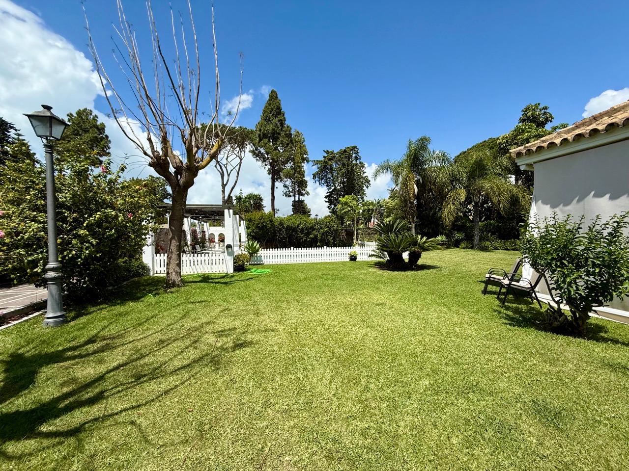 Casa independiente en parcela de 1600 m en la mejor zona de Vistahermosa 