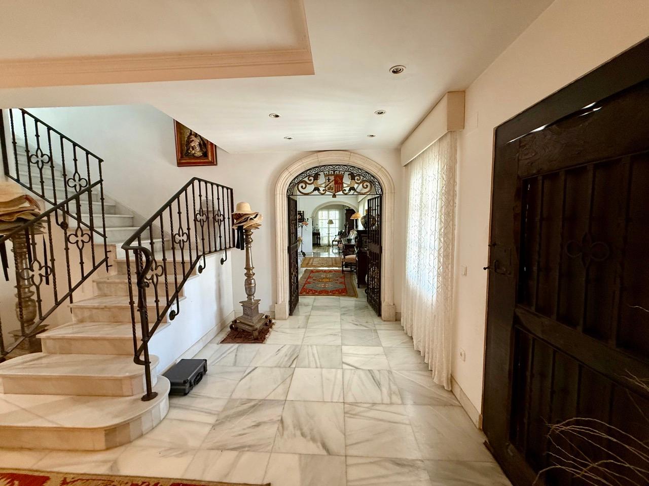Casa independiente en parcela de 1600 m en la mejor zona de Vistahermosa 