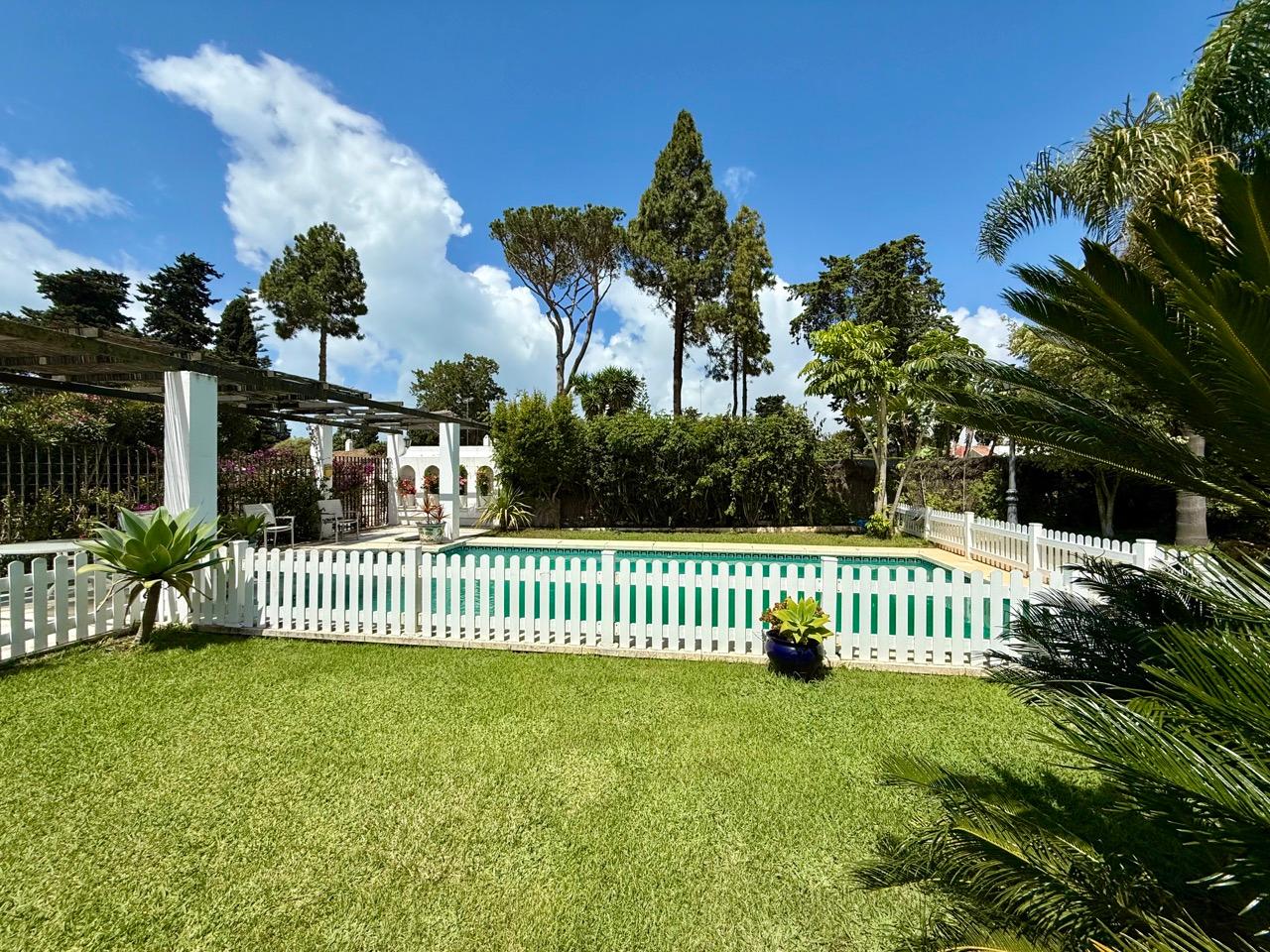Casa independiente en parcela de 1600 m en la mejor zona de Vistahermosa 