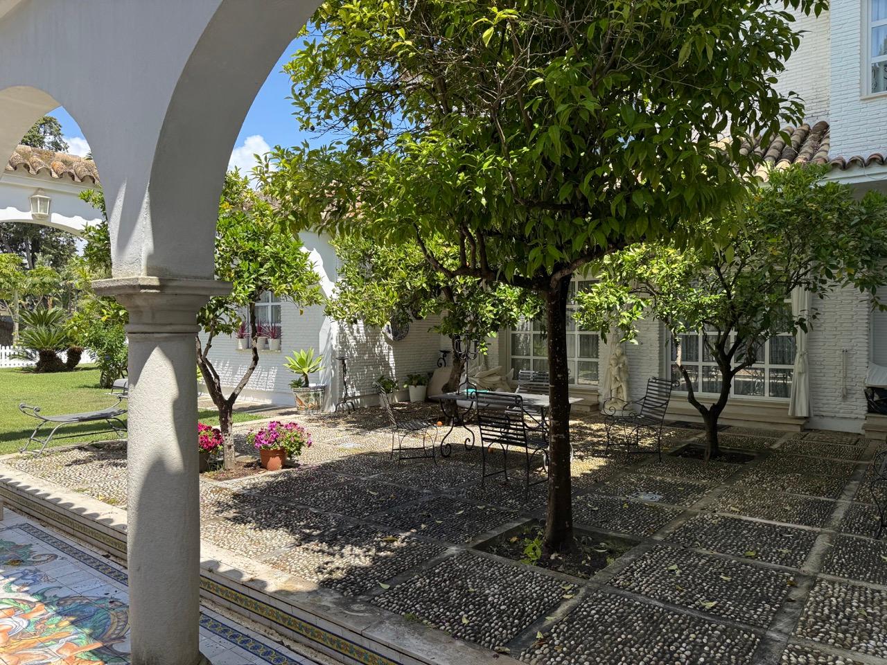 Casa independiente en parcela de 1600 m en la mejor zona de Vistahermosa 