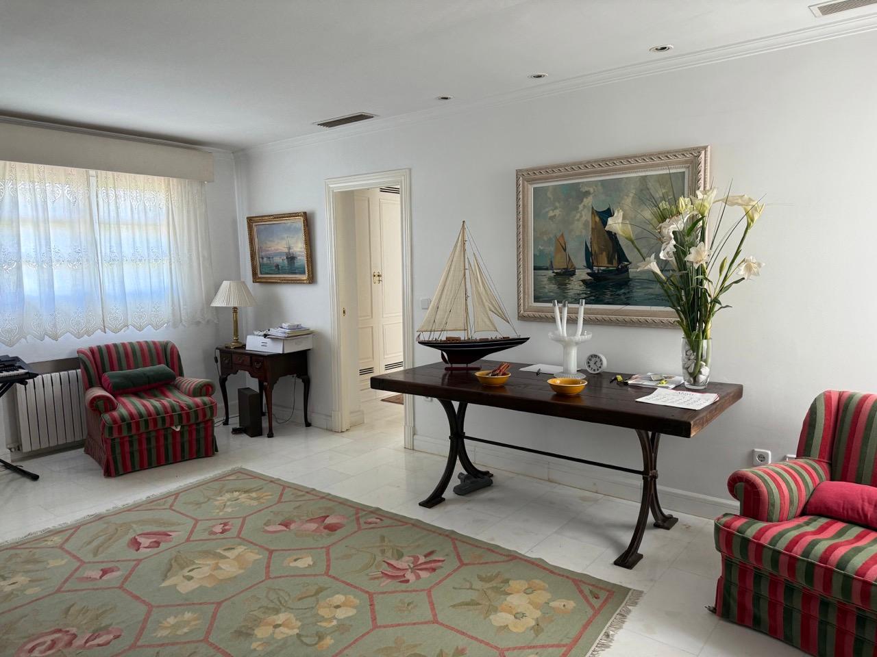 Casa independiente en parcela de 1600 m en la mejor zona de Vistahermosa 