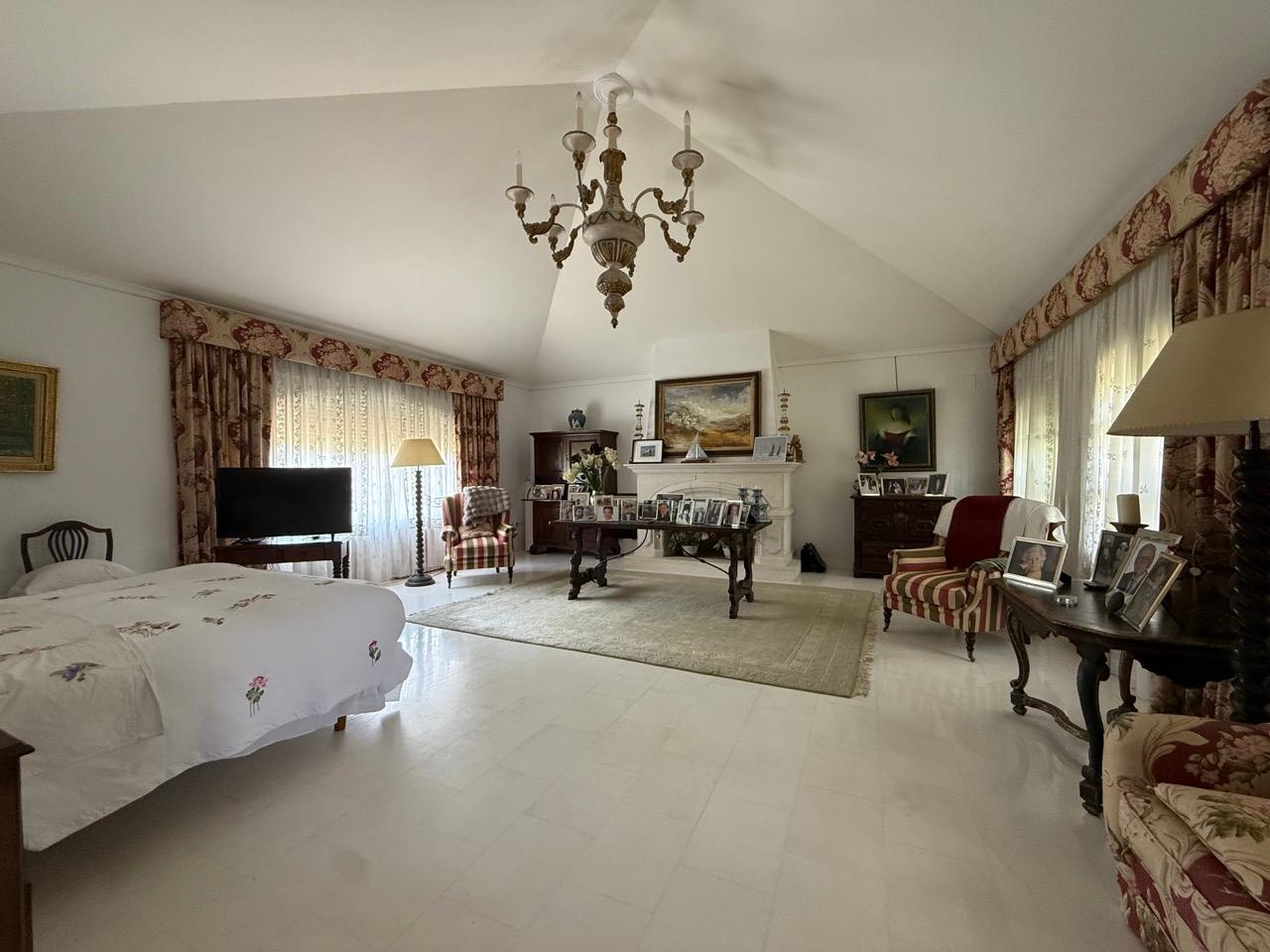 Casa independiente en parcela de 1600 m en la mejor zona de Vistahermosa 