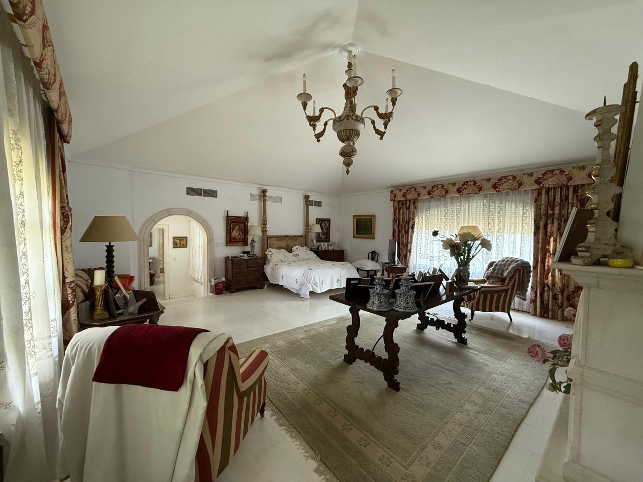 Casa independiente en parcela de 1600 m en la mejor zona de Vistahermosa 