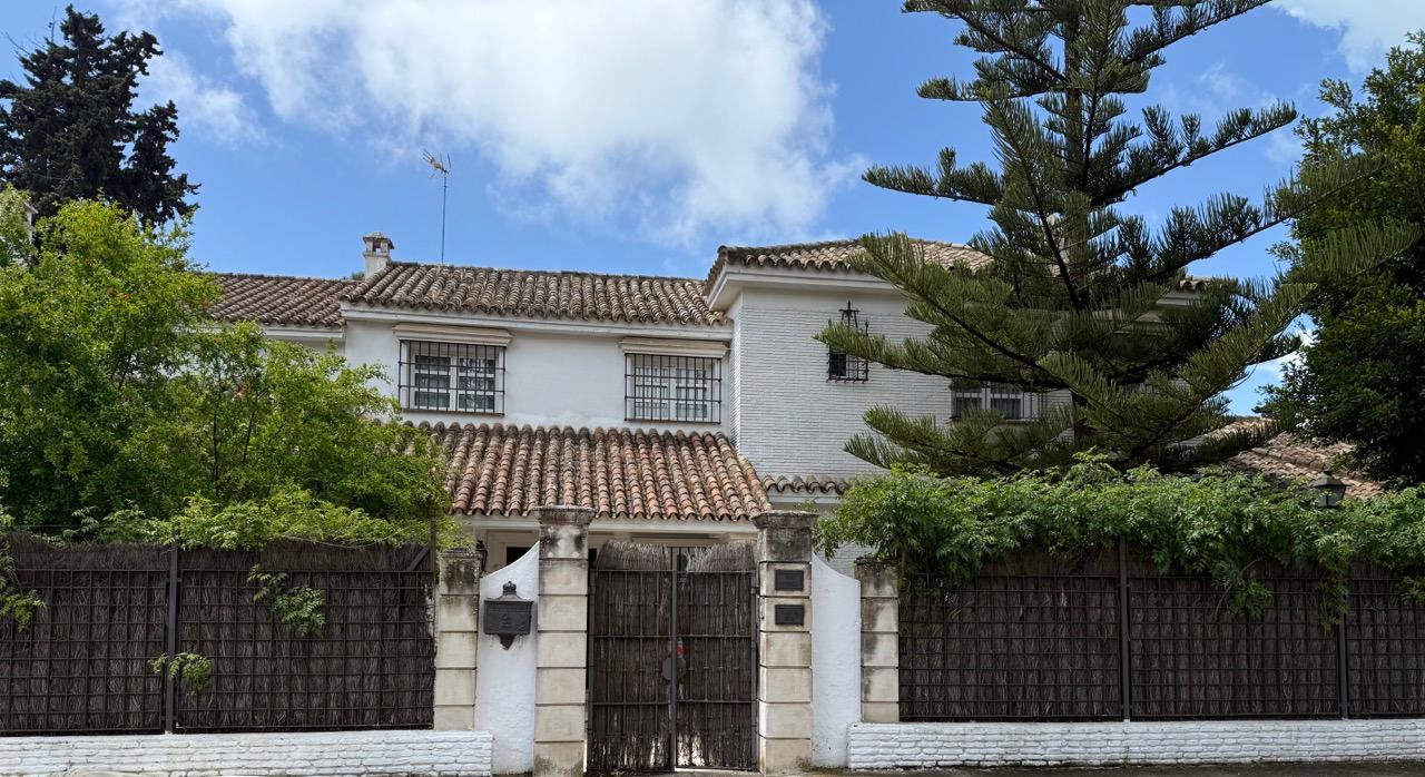 Casa independiente en parcela de 1600 m en la mejor zona de Vistahermosa 