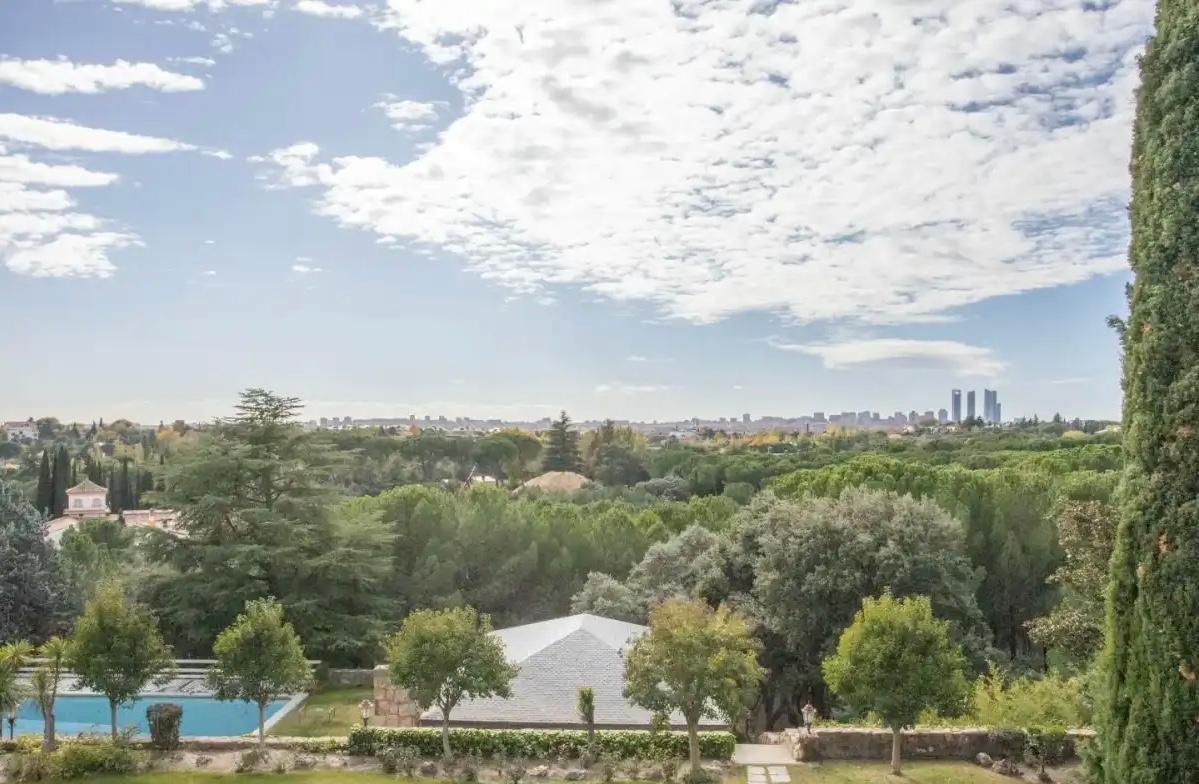 Casa en parcela de hectárea en cota alta con impresionantes vistas y en fondo de saco