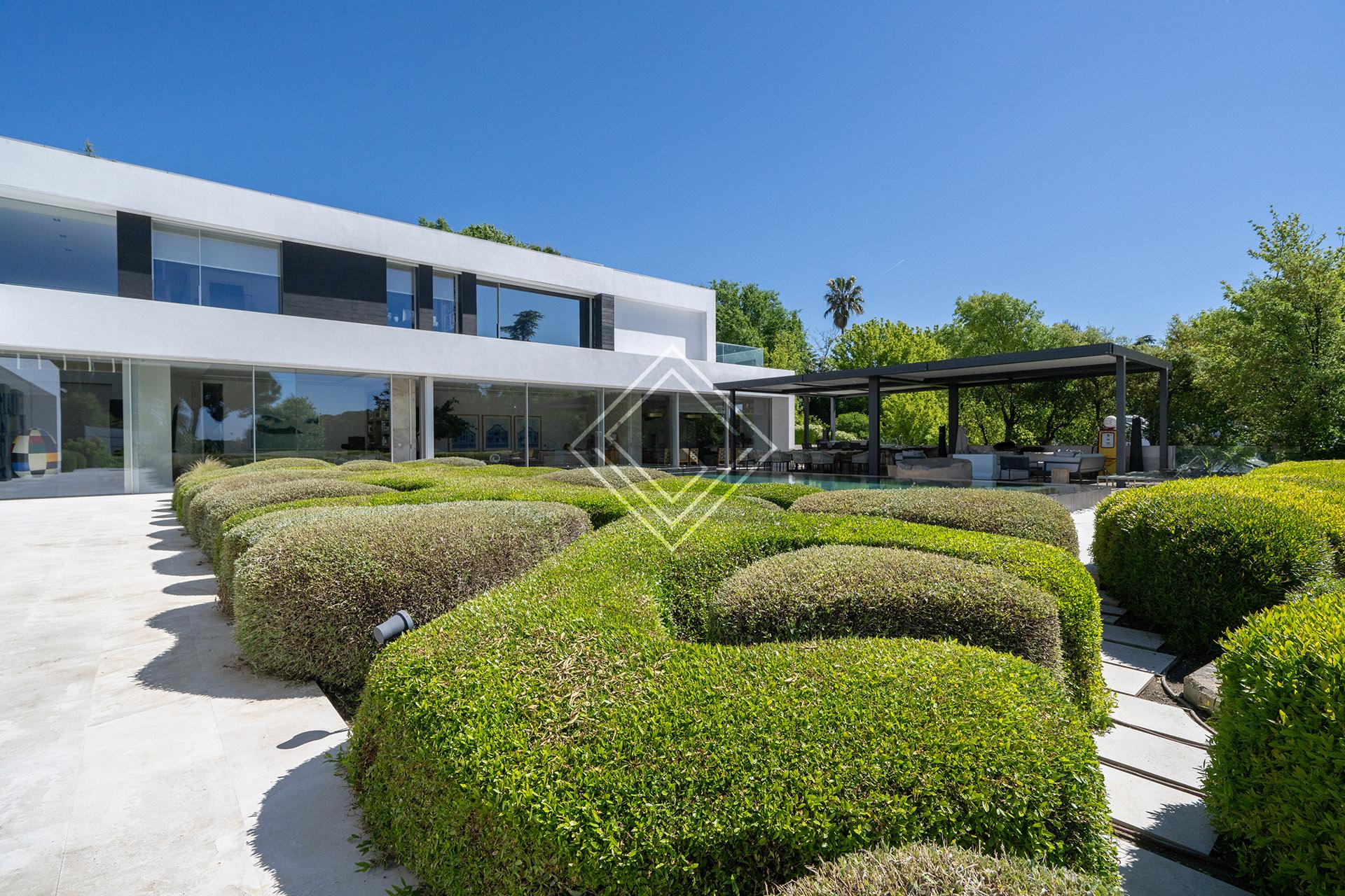 Espectacular casa amueblada en primera linea de golf con 3200 metros de parcela y privacidad absoluta