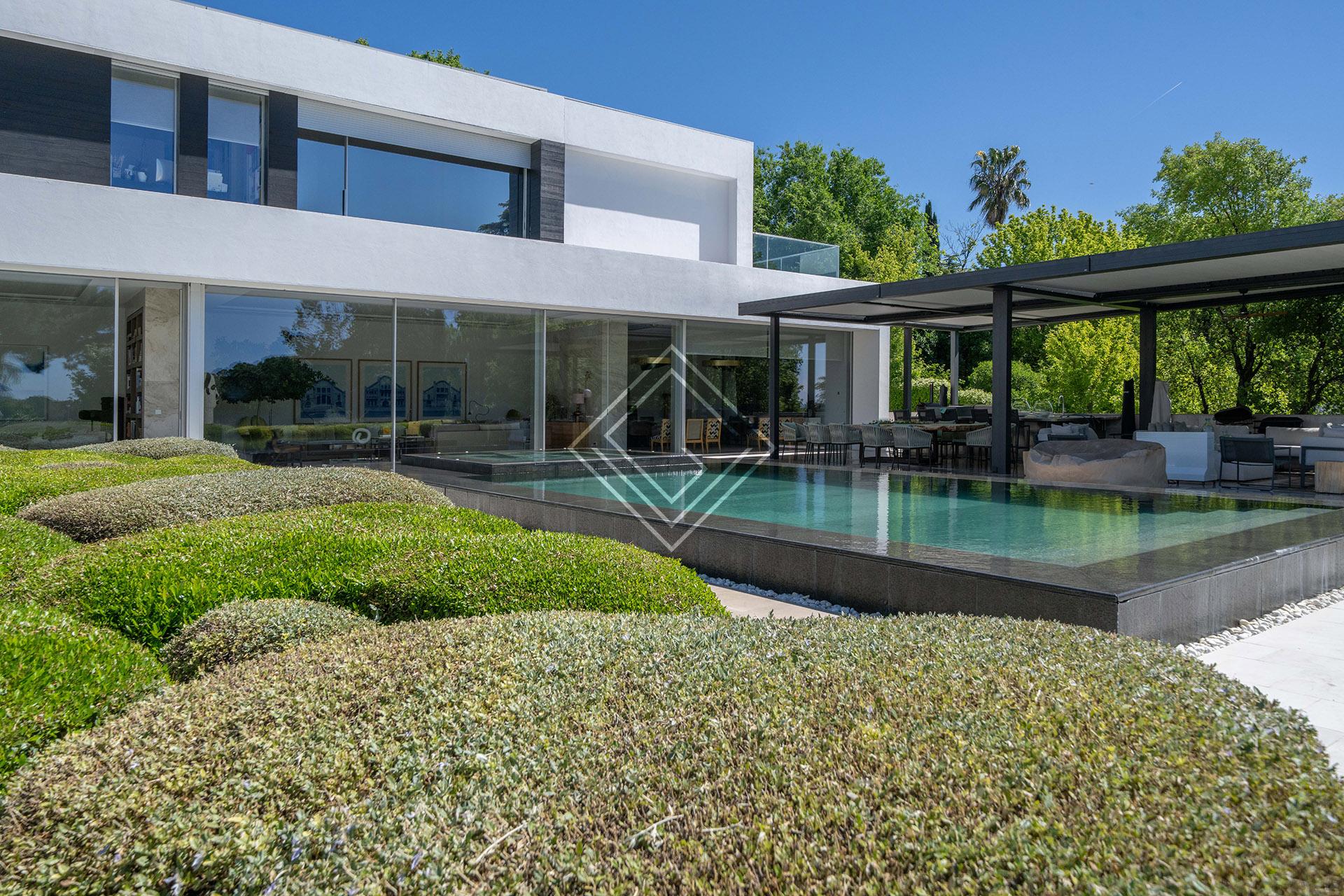 Espectacular casa amueblada en primera linea de golf con 3200 metros de parcela y privacidad absoluta