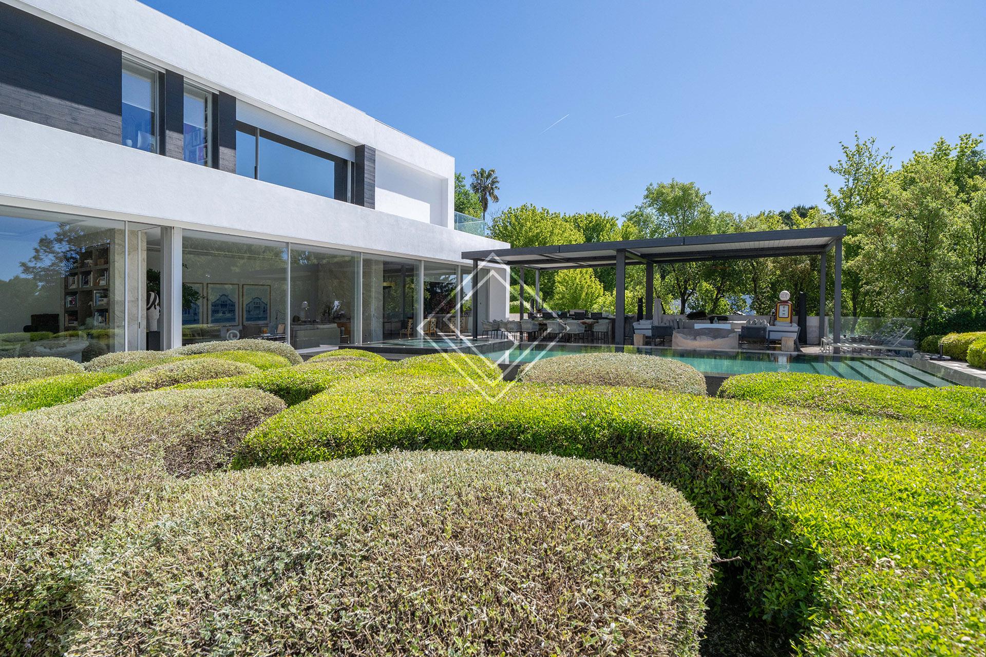 Espectacular casa amueblada en primera linea de golf con 3200 metros de parcela y privacidad absoluta