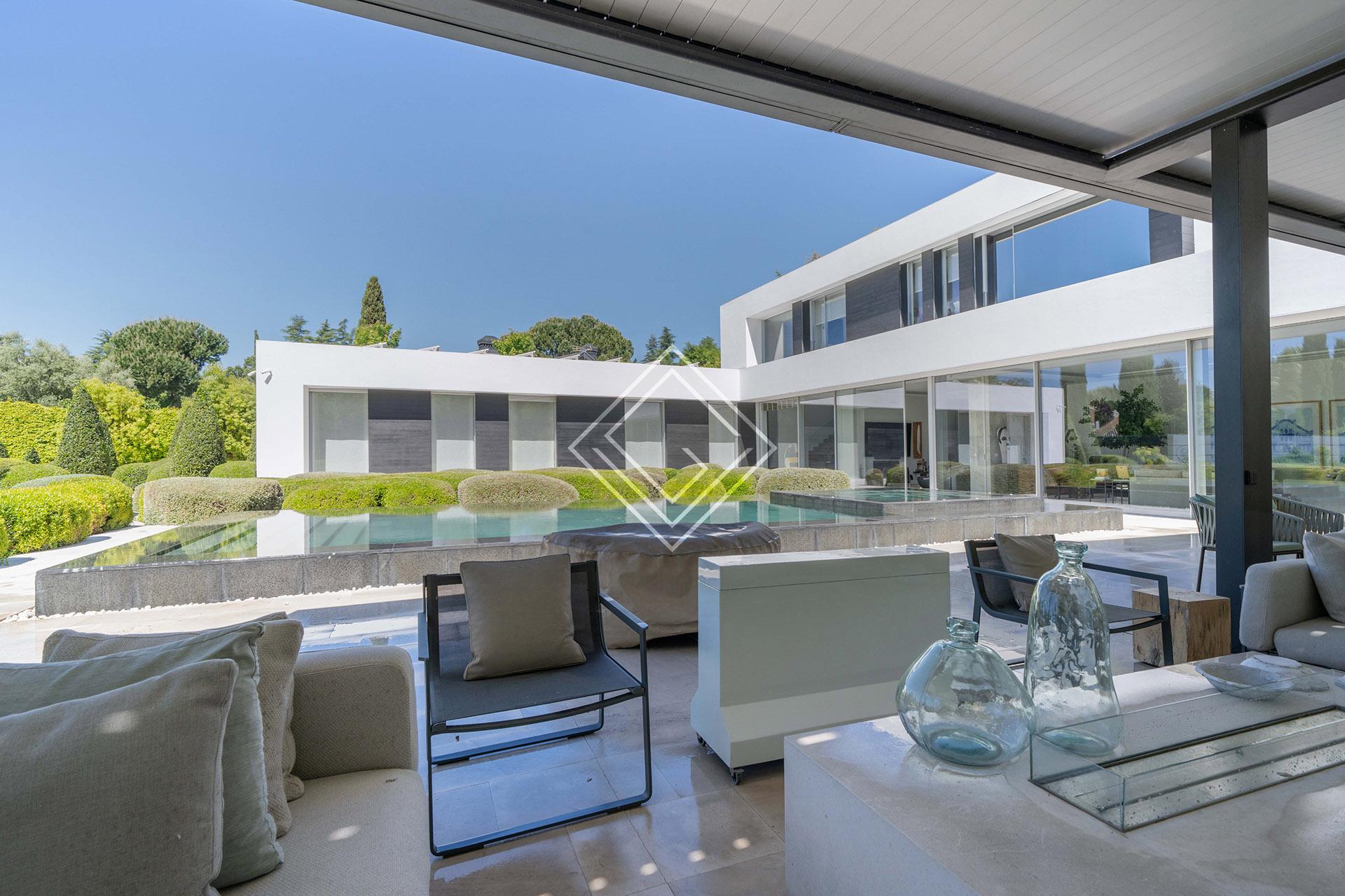 Espectacular casa amueblada en primera linea de golf con 3200 metros de parcela y privacidad absoluta