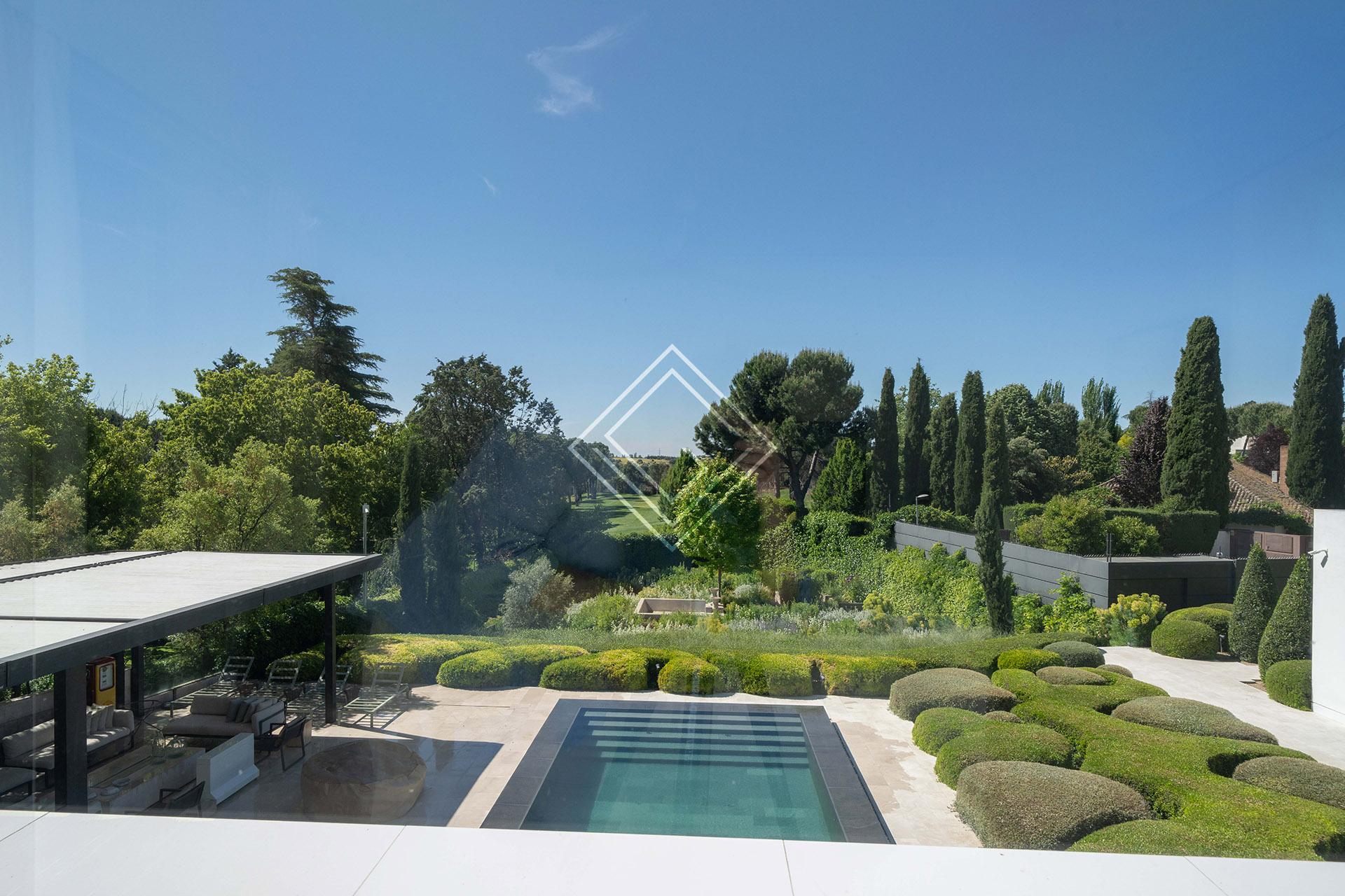 Espectacular casa amueblada en primera linea de golf con 3200 metros de parcela y privacidad absoluta