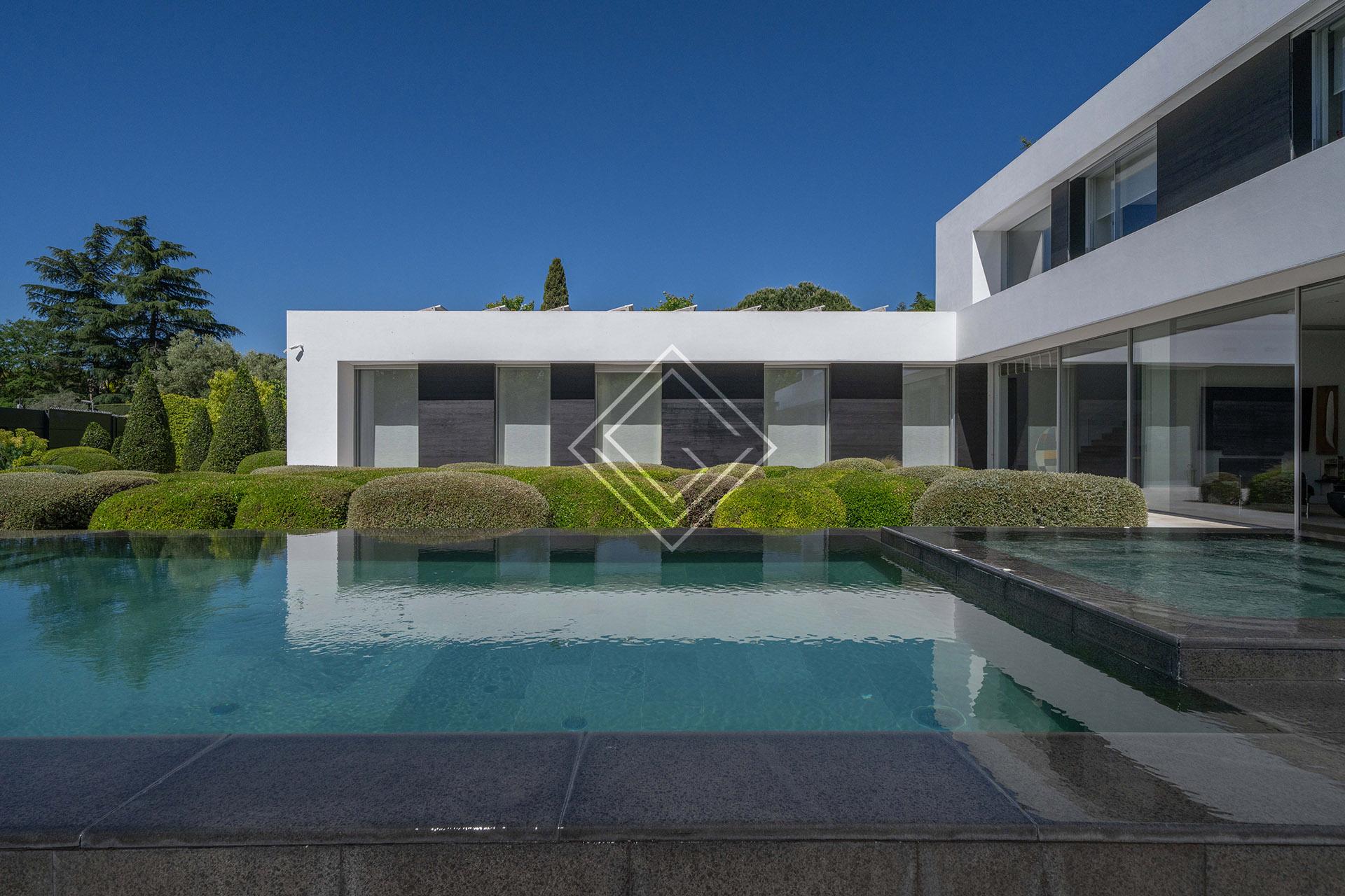 Espectacular casa amueblada en primera linea de golf con 3200 metros de parcela y privacidad absoluta