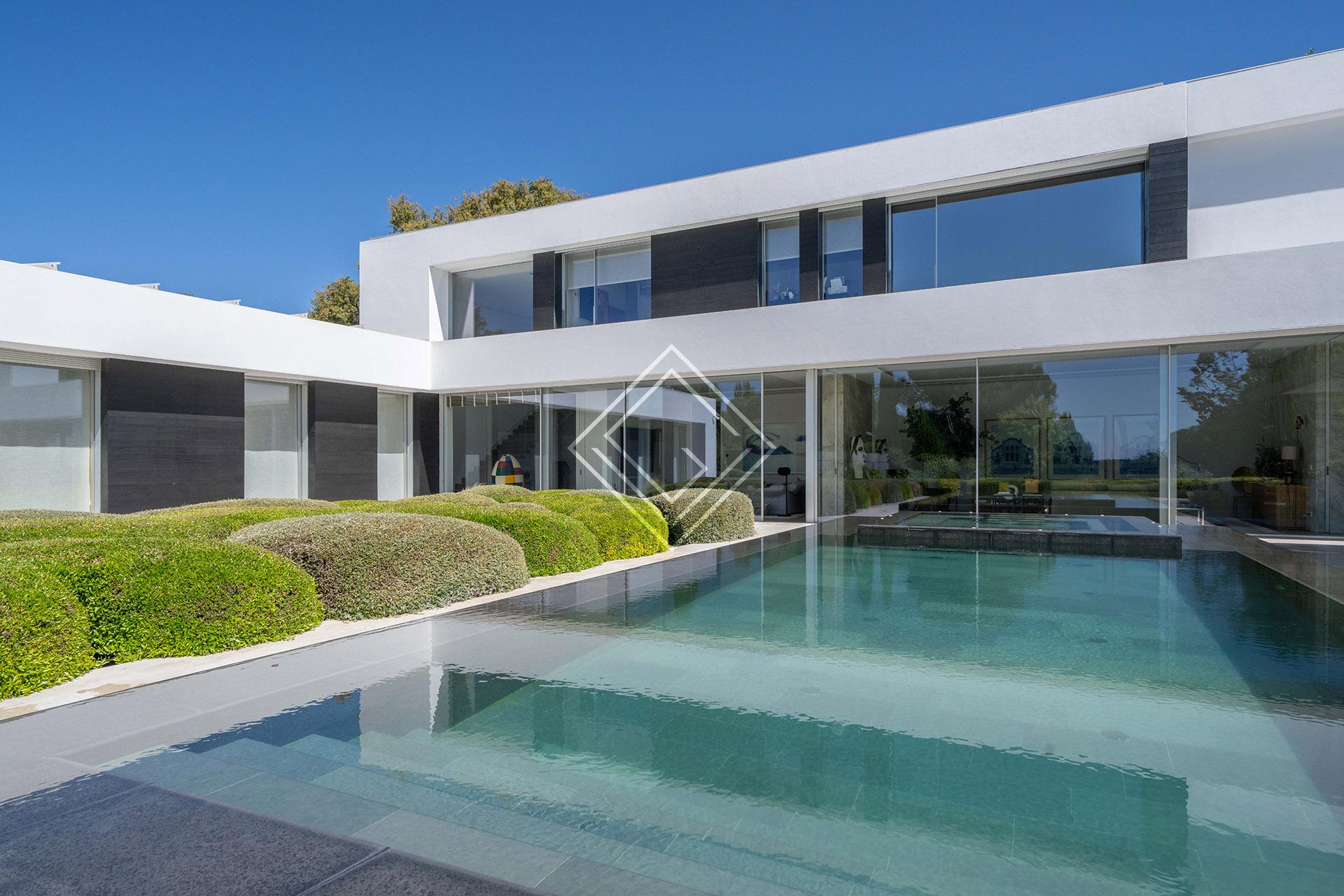 Espectacular casa amueblada en primera linea de golf con 3200 metros de parcela y privacidad absoluta