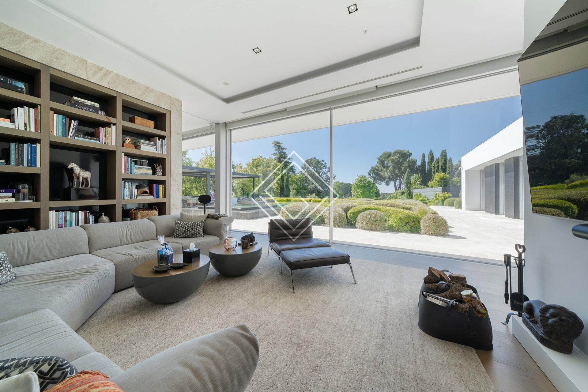 Espectacular casa amueblada en primera linea de golf con 3200 metros de parcela y privacidad absoluta
