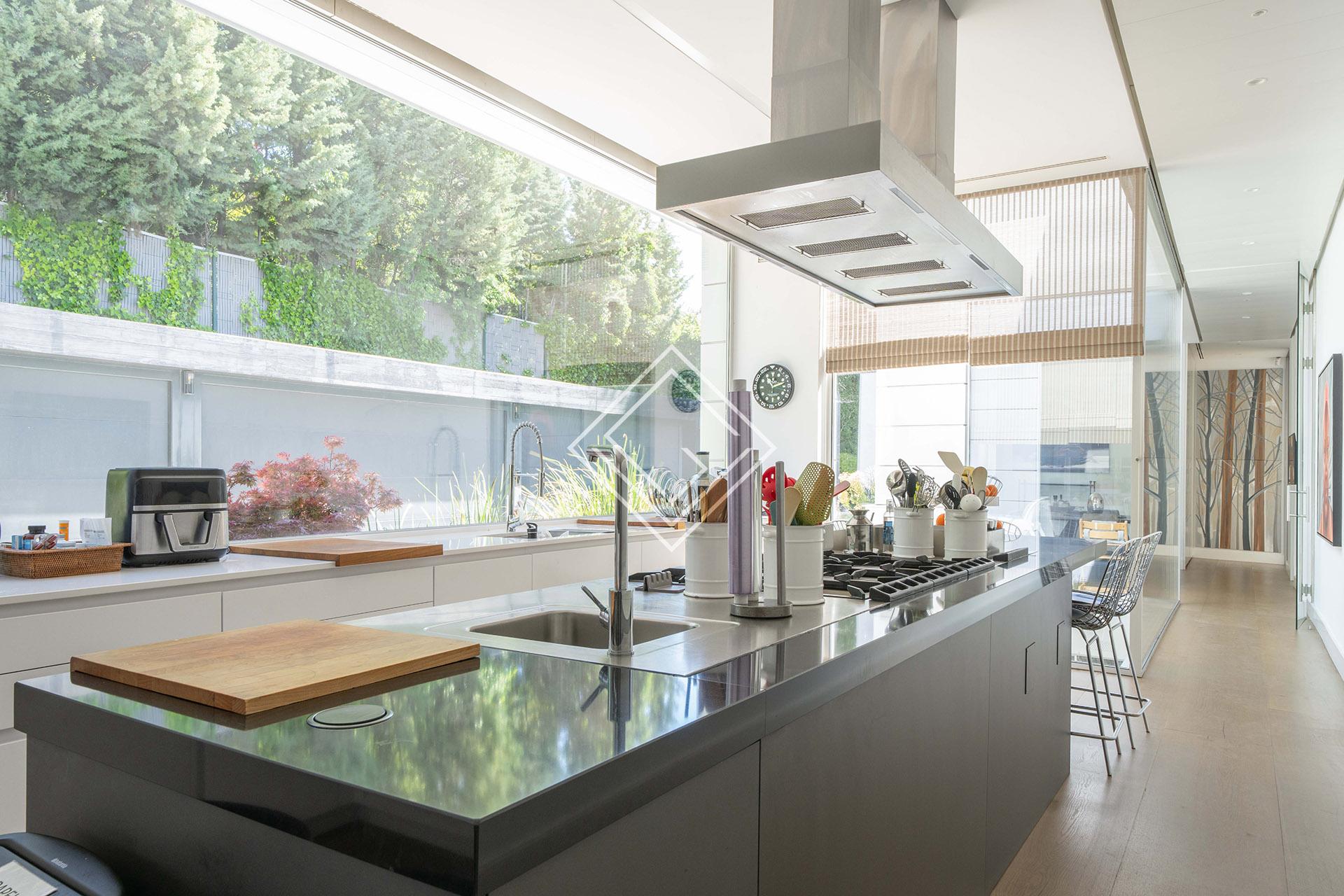 Espectacular casa amueblada en primera linea de golf con 3200 metros de parcela y privacidad absoluta
