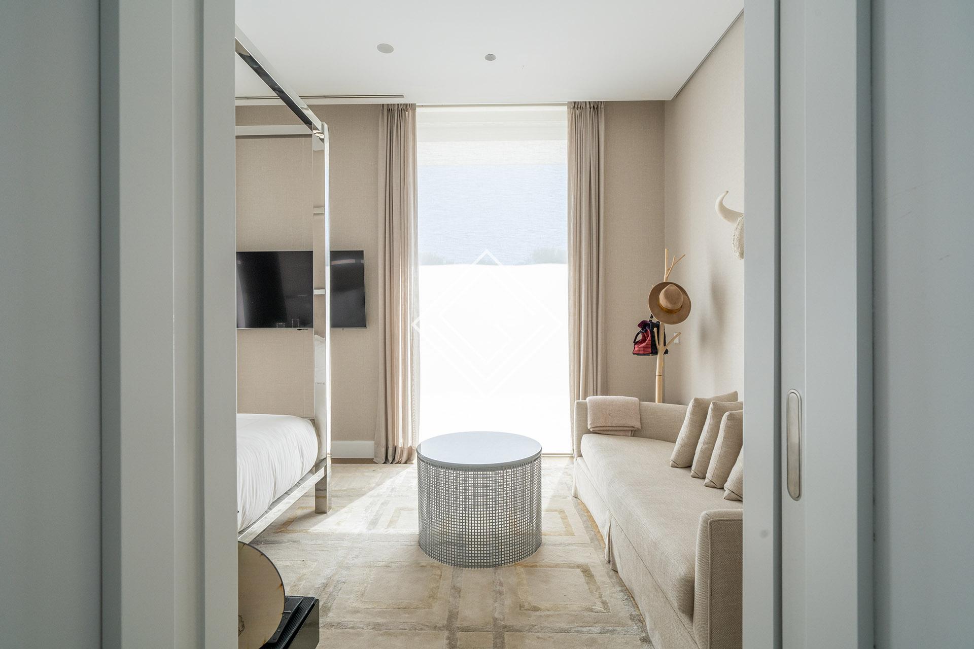 Espectacular casa amueblada en primera linea de golf con 3200 metros de parcela y privacidad absoluta