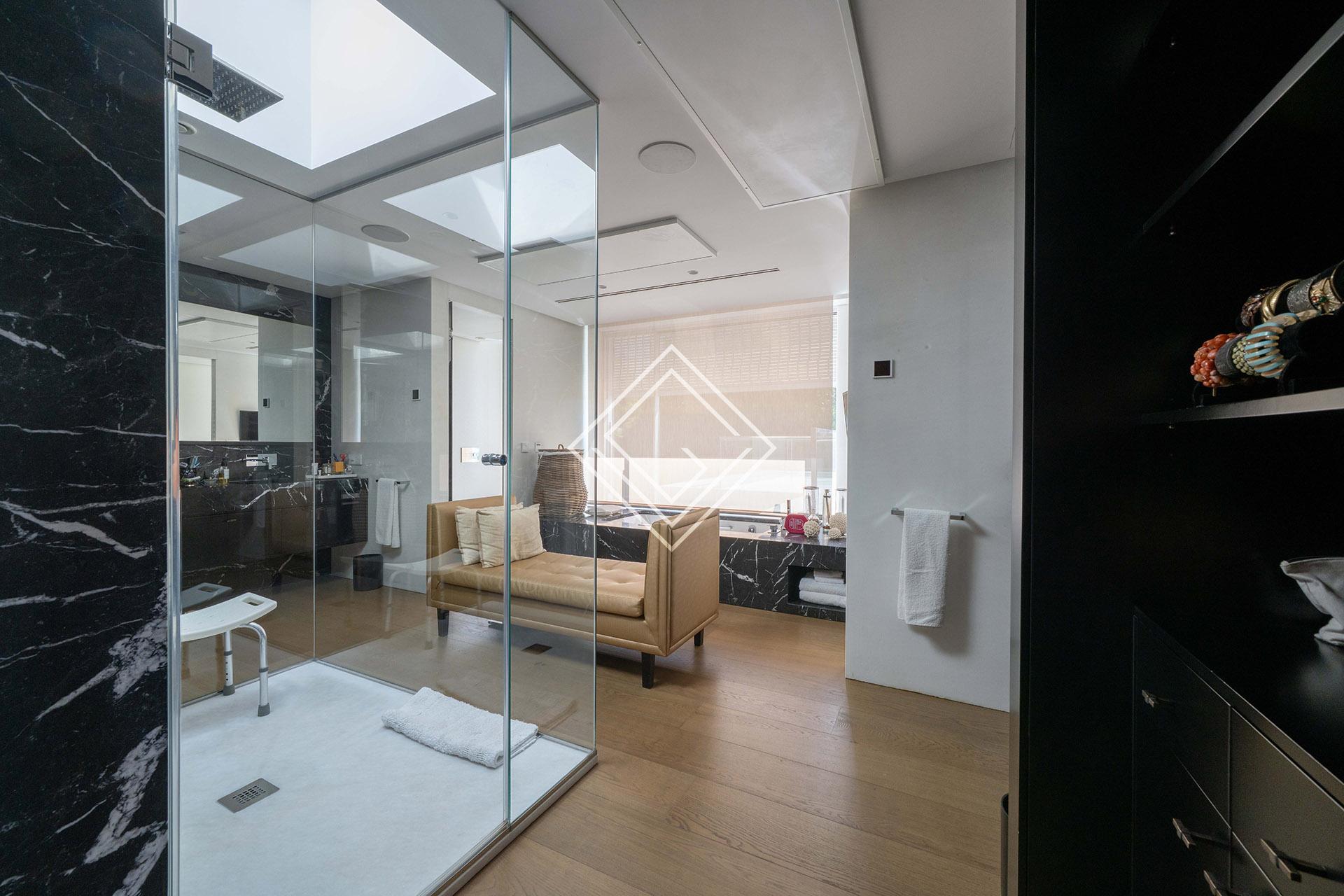 Espectacular casa amueblada en primera linea de golf con 3200 metros de parcela y privacidad absoluta