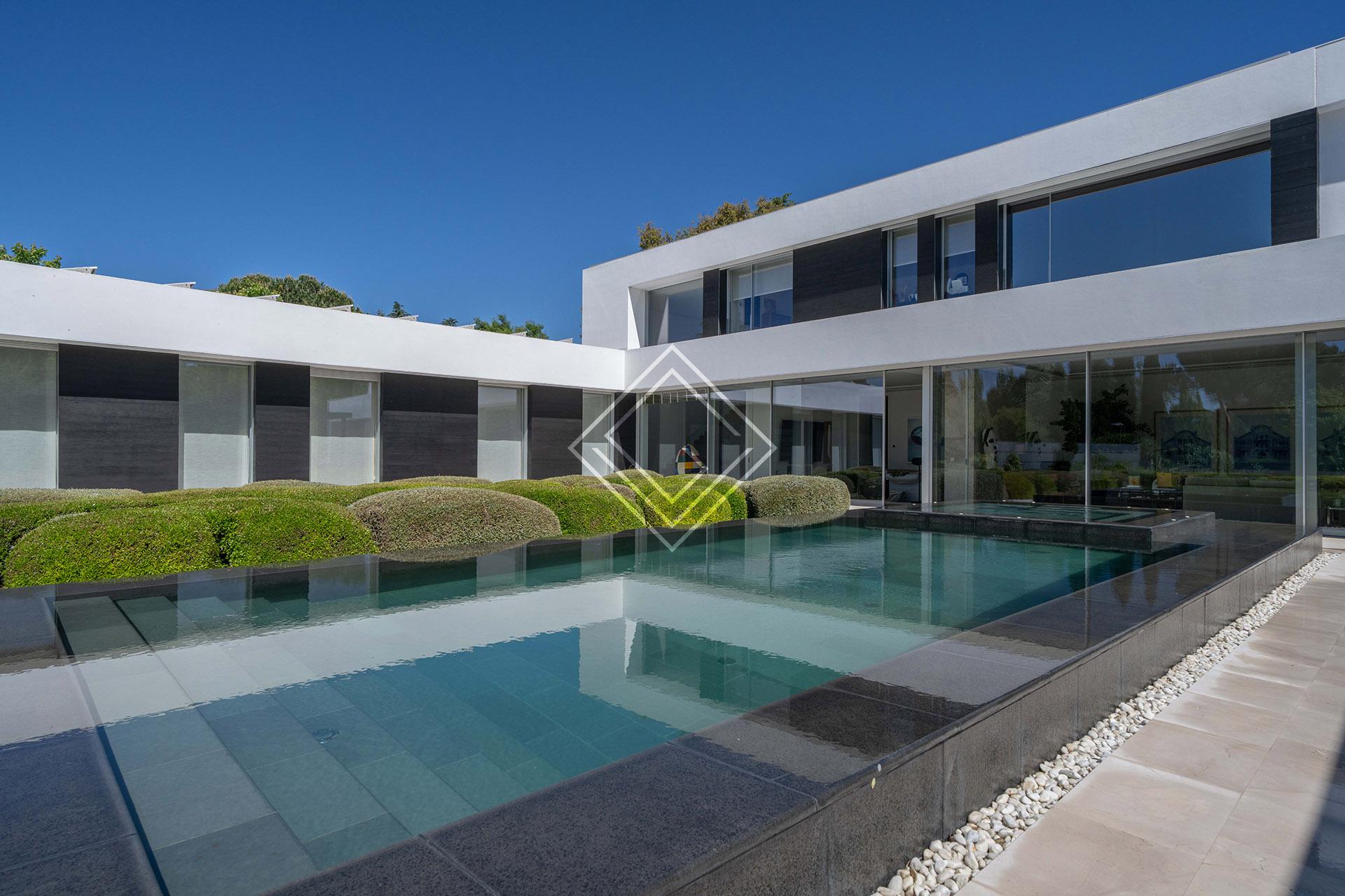Espectacular casa amueblada en primera linea de golf con 3200 metros de parcela y privacidad absoluta