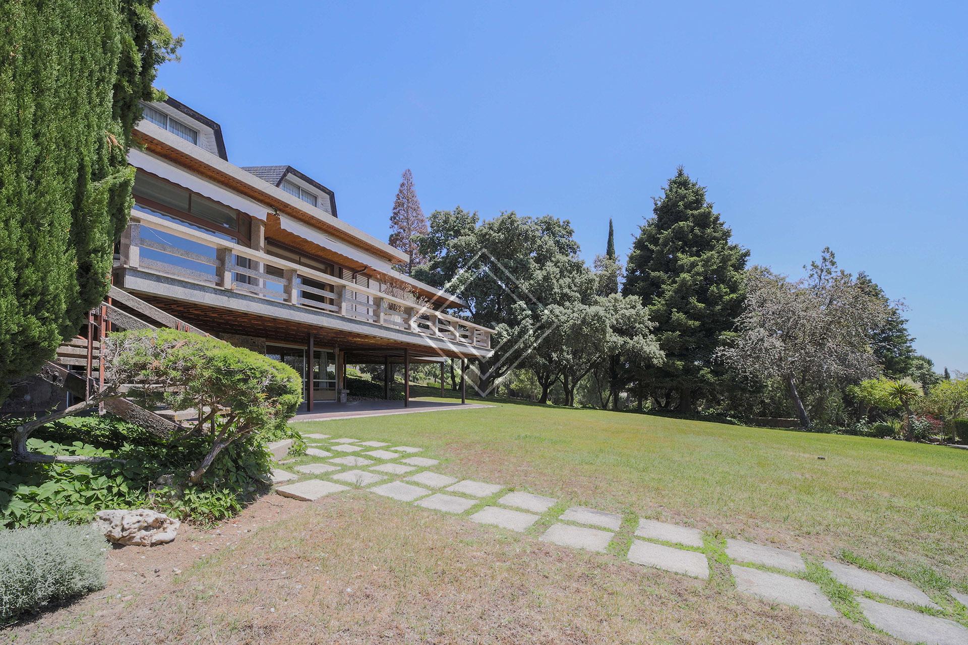 Casa en parcela de hectárea en cota alta con impresionantes vistas y en fondo de saco