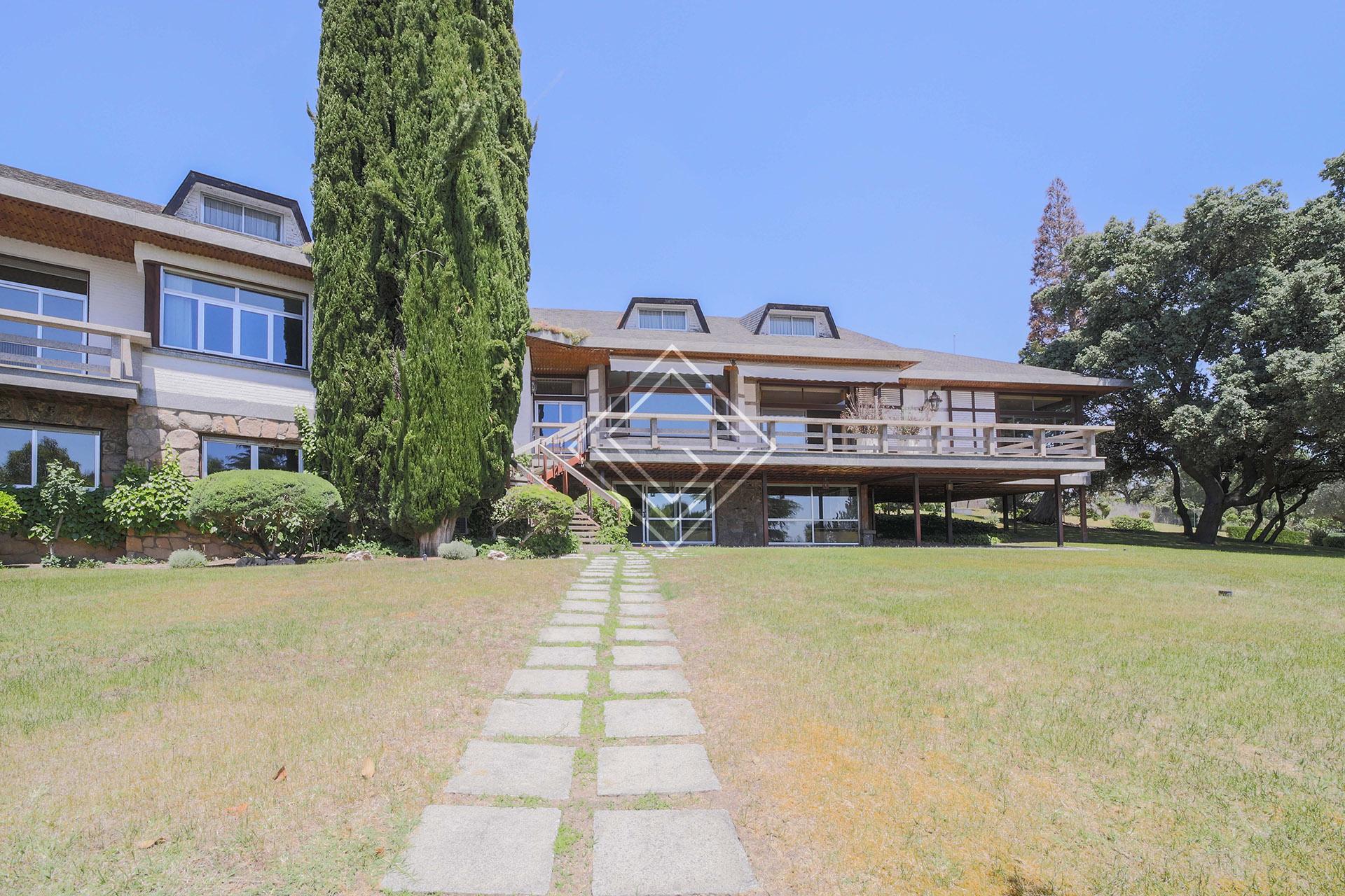 Casa en parcela de hectárea en cota alta con impresionantes vistas y en fondo de saco