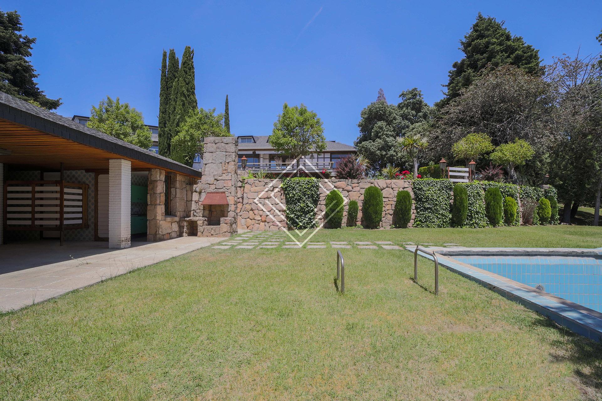 Casa en parcela de hectárea en cota alta con impresionantes vistas y en fondo de saco