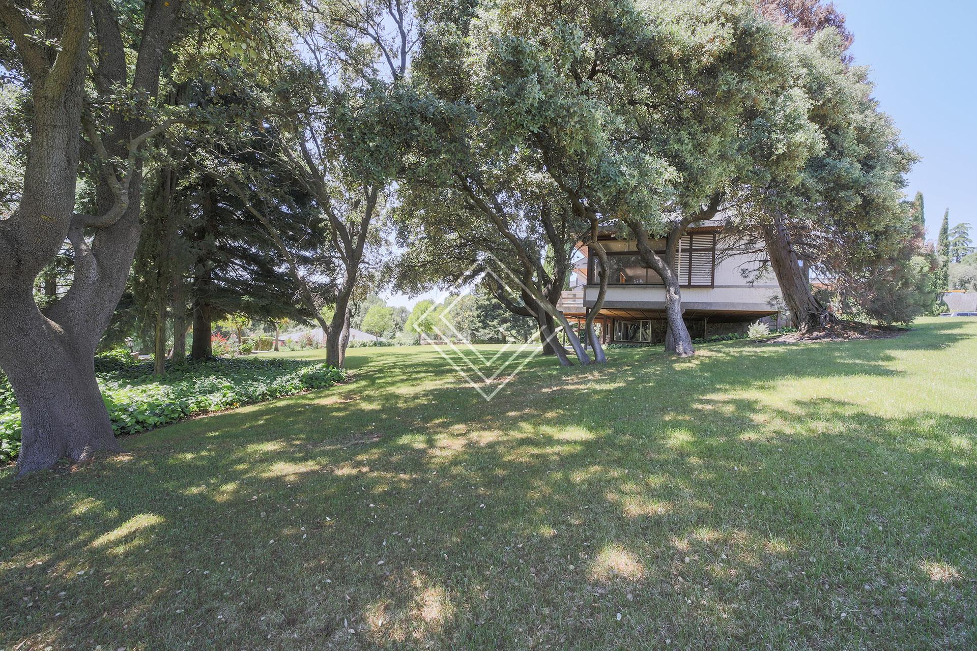Casa en parcela de hectárea en cota alta con impresionantes vistas y en fondo de saco