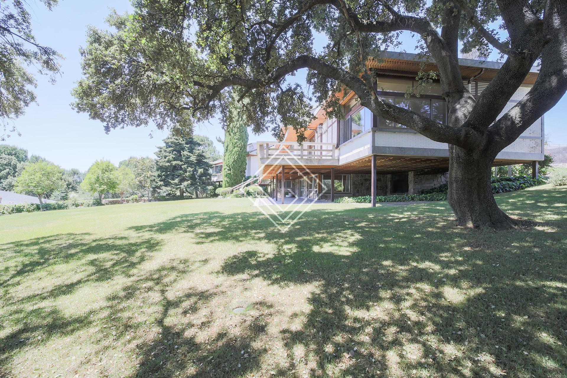 Casa en parcela de hectárea en cota alta con impresionantes vistas y en fondo de saco