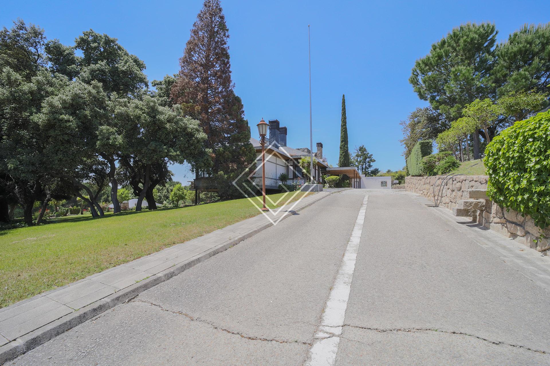 Casa en parcela de hectárea en cota alta con impresionantes vistas y en fondo de saco