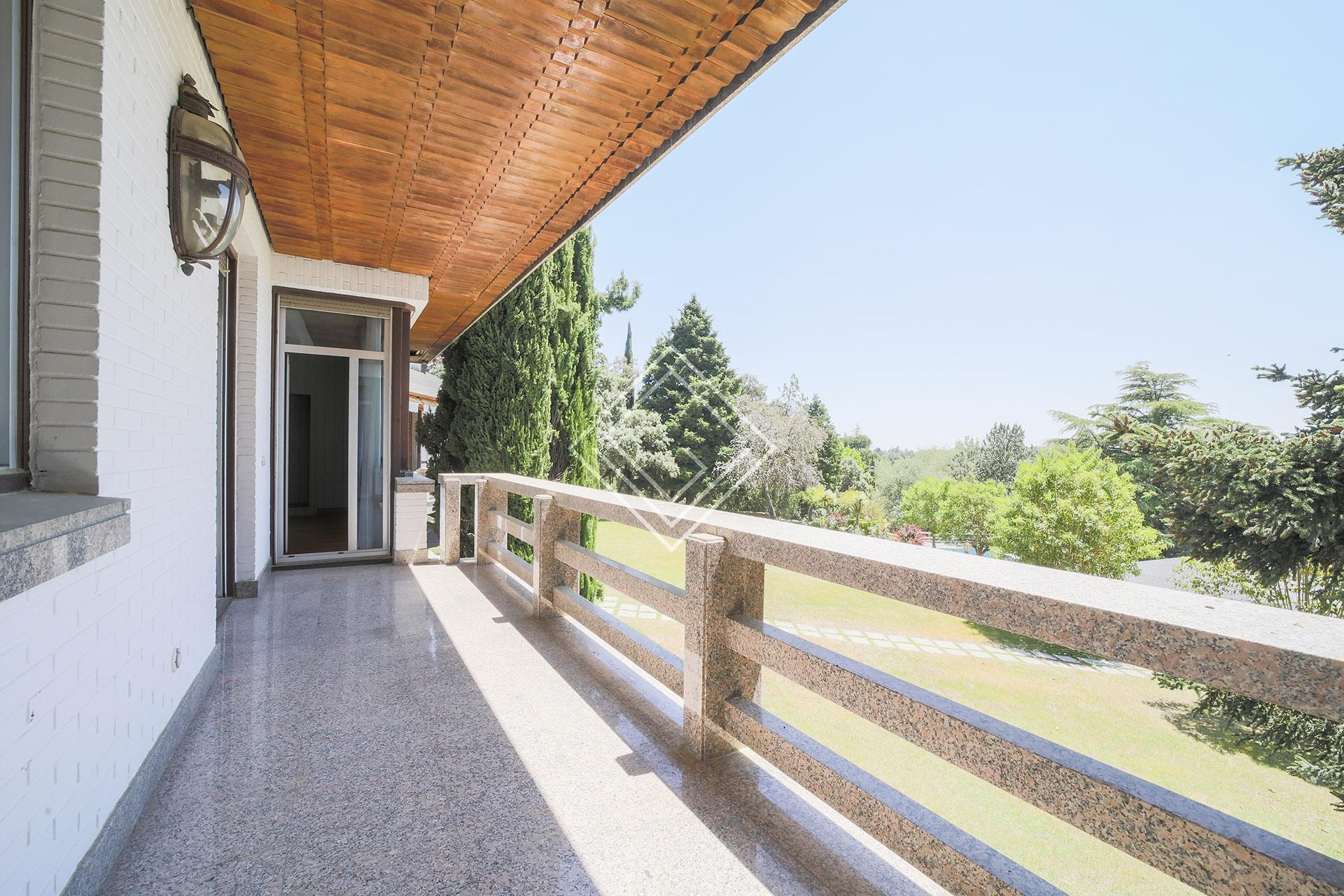 Casa en parcela de hectárea en cota alta con impresionantes vistas y en fondo de saco