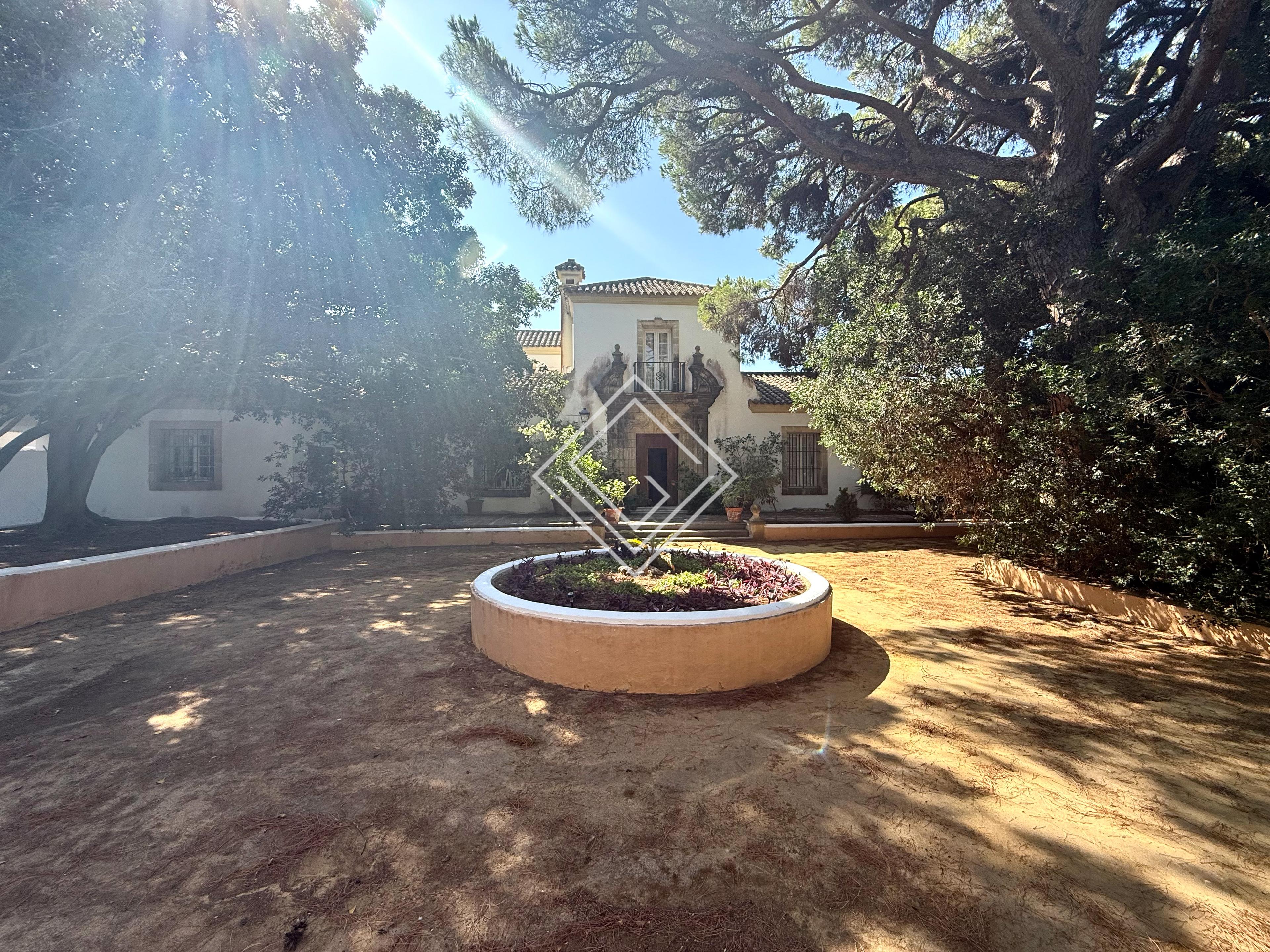 Casa de estilo clásico en parcela de más de 3000 metros en Vistahermosa