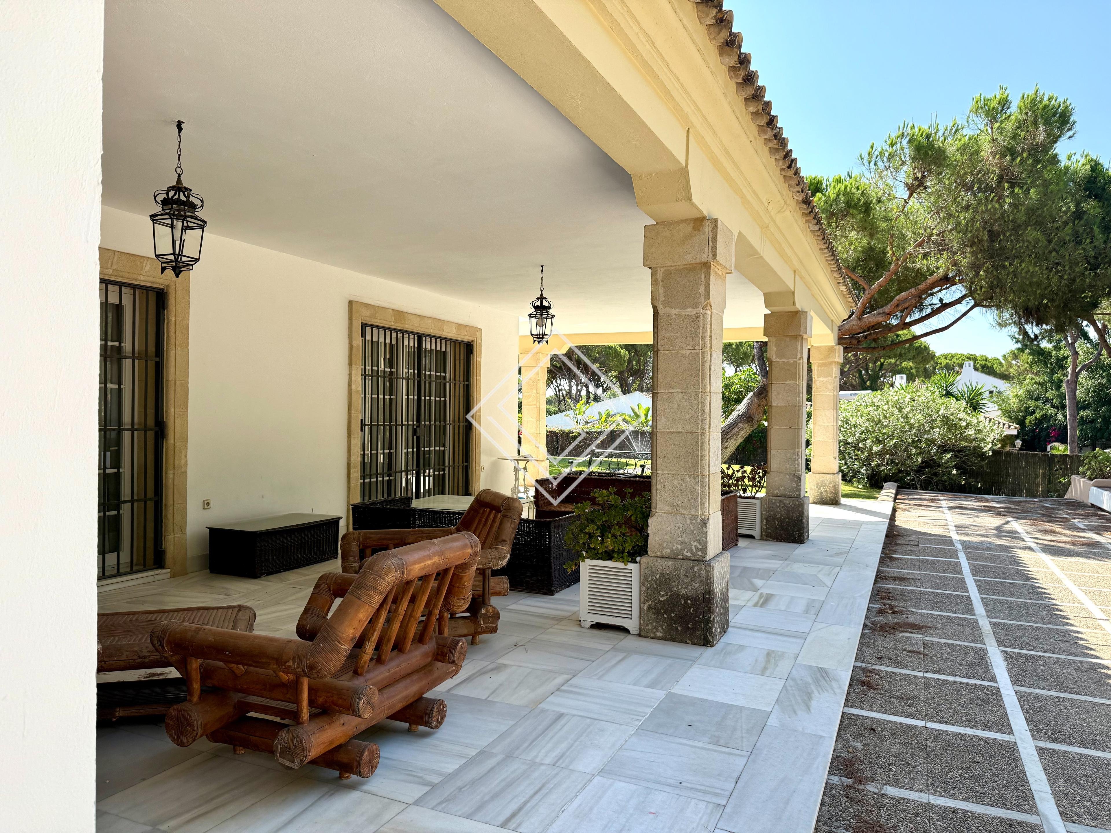 Casa de estilo clásico en parcela de más de 3000 metros en Vistahermosa