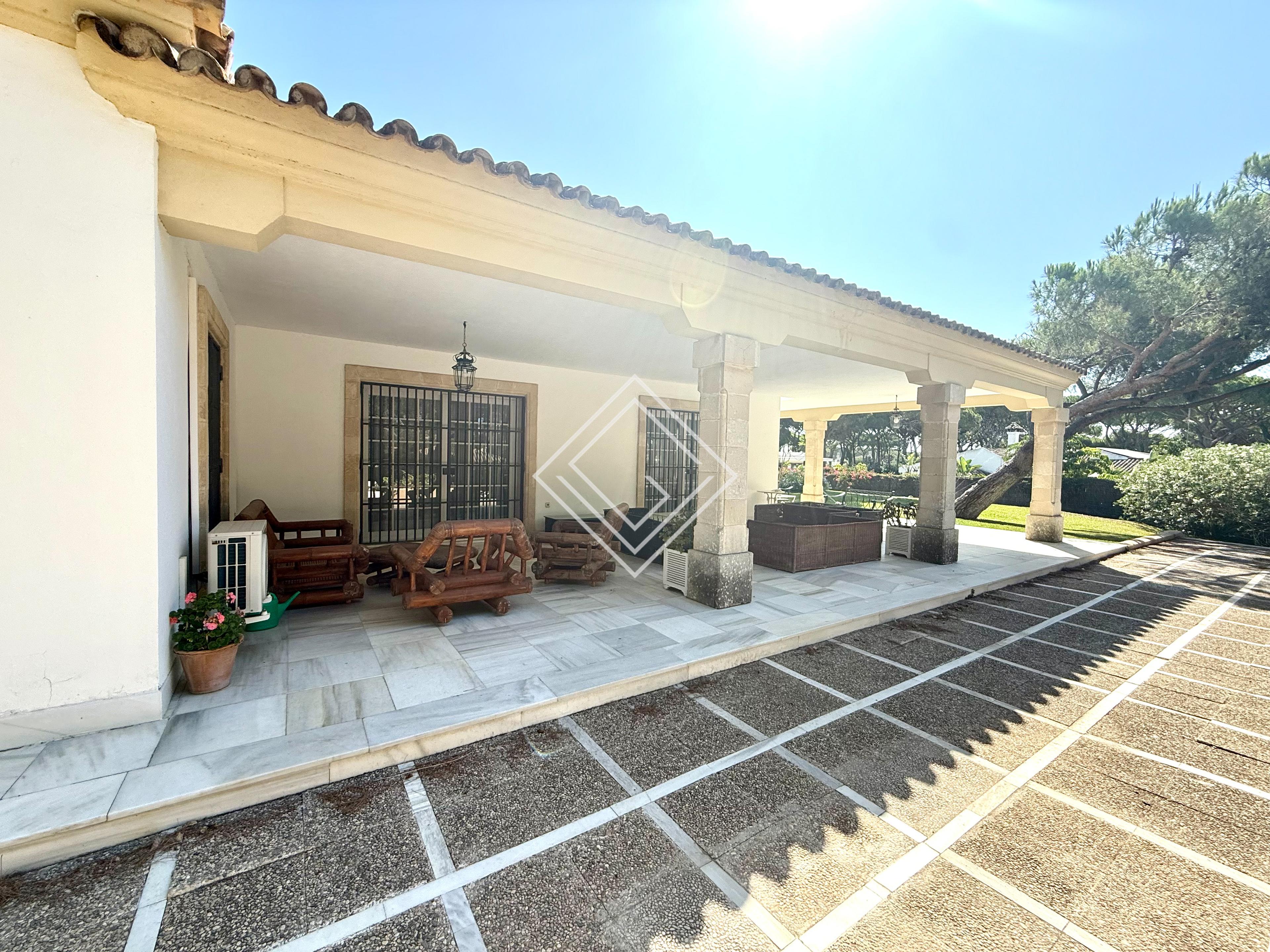 Casa de estilo clásico en parcela de más de 3000 metros en Vistahermosa