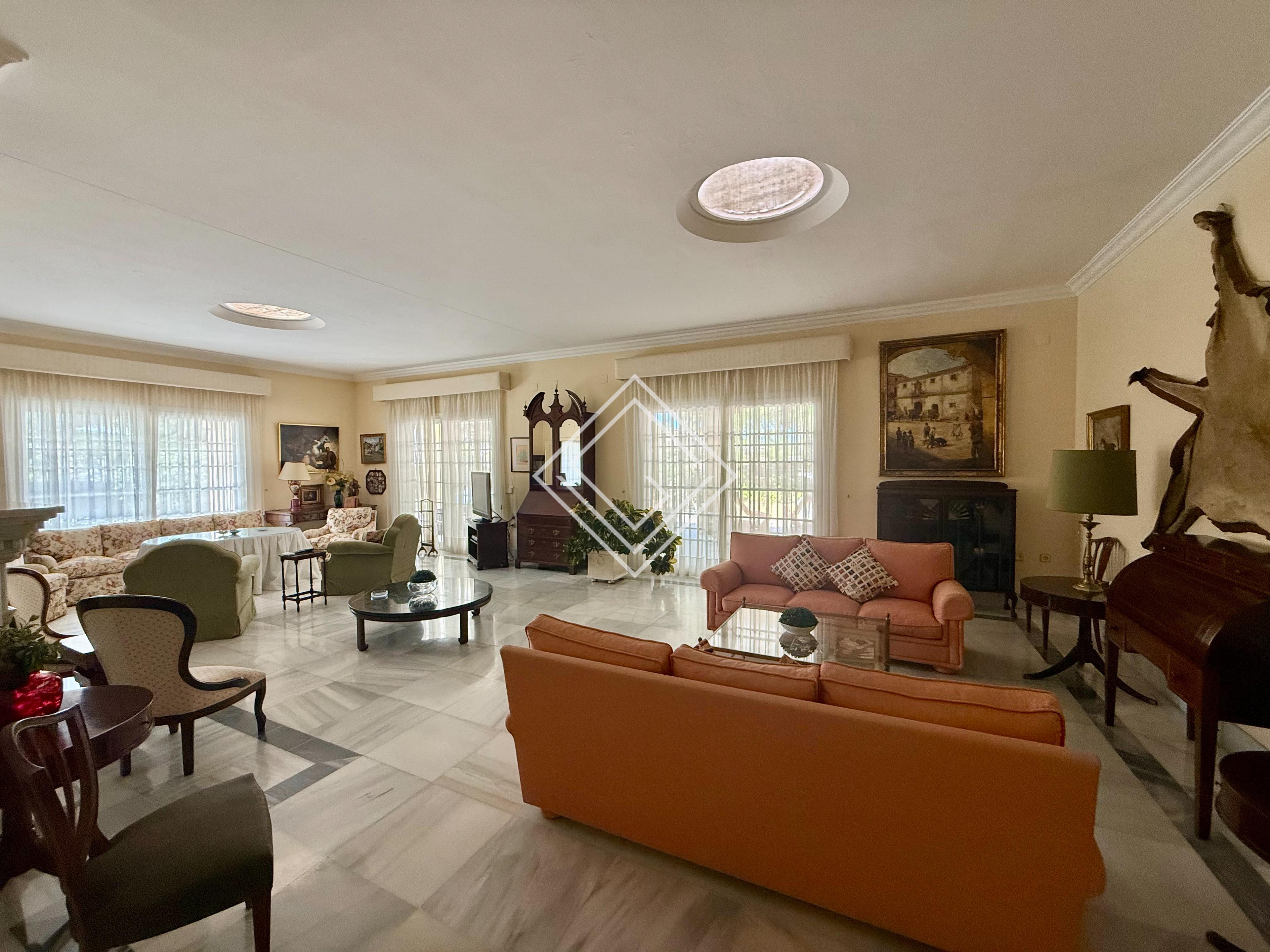Casa de estilo clásico en parcela de más de 3000 metros en Vistahermosa
