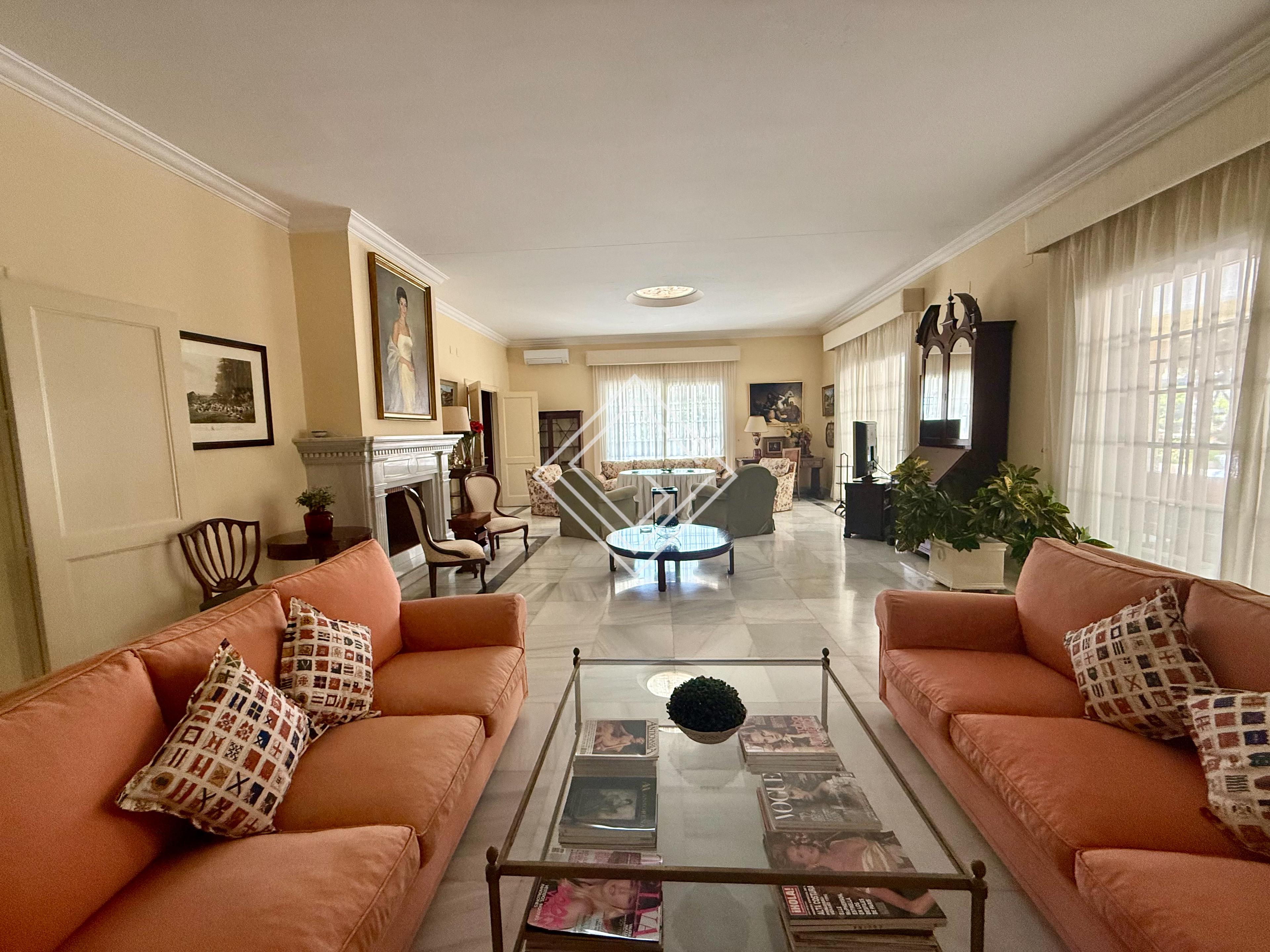 Casa de estilo clásico en parcela de más de 3000 metros en Vistahermosa
